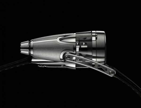 MB&F Horological Machine No4 THUNDERBOLT a enfin atterri…