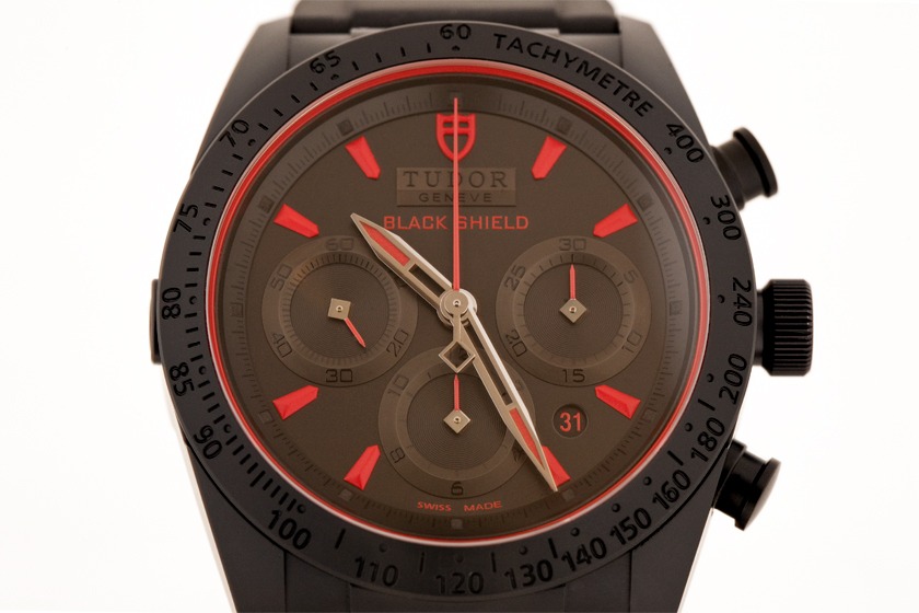 Tudor-Fastrider-Black-Shield-focus-montre