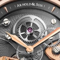 Arnold & Son TES Tourbillon pont barillet en saphir