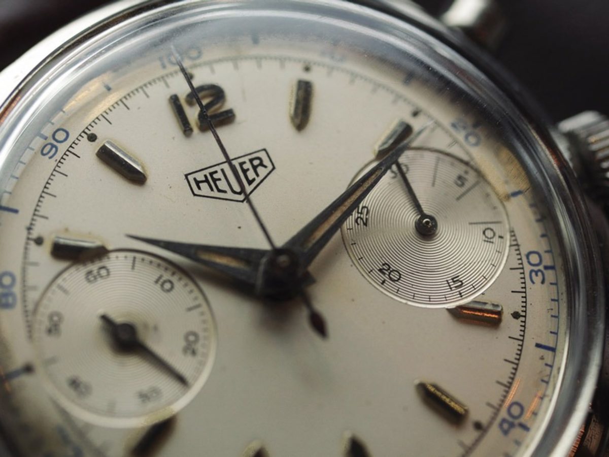 Une montre chronomètre qui affiche aussi la profondeur et la