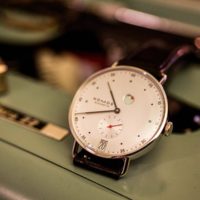 Nomos - Metro Datum Gangreserve : Cadran