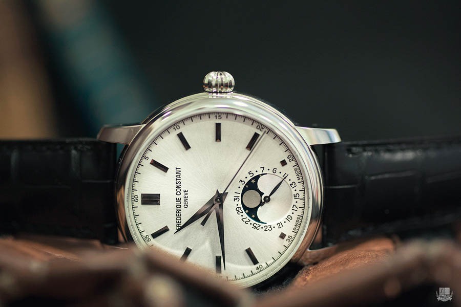 Manufacture Classic Moonphase : Du haut de gamme chez Frédérique Constant