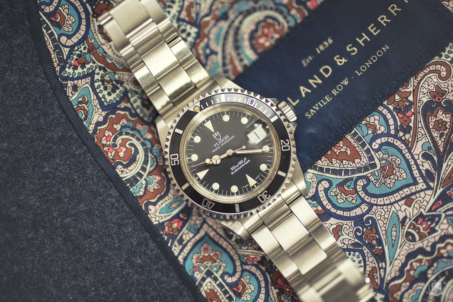 Tudor submariner hotsell vs rolex submariner