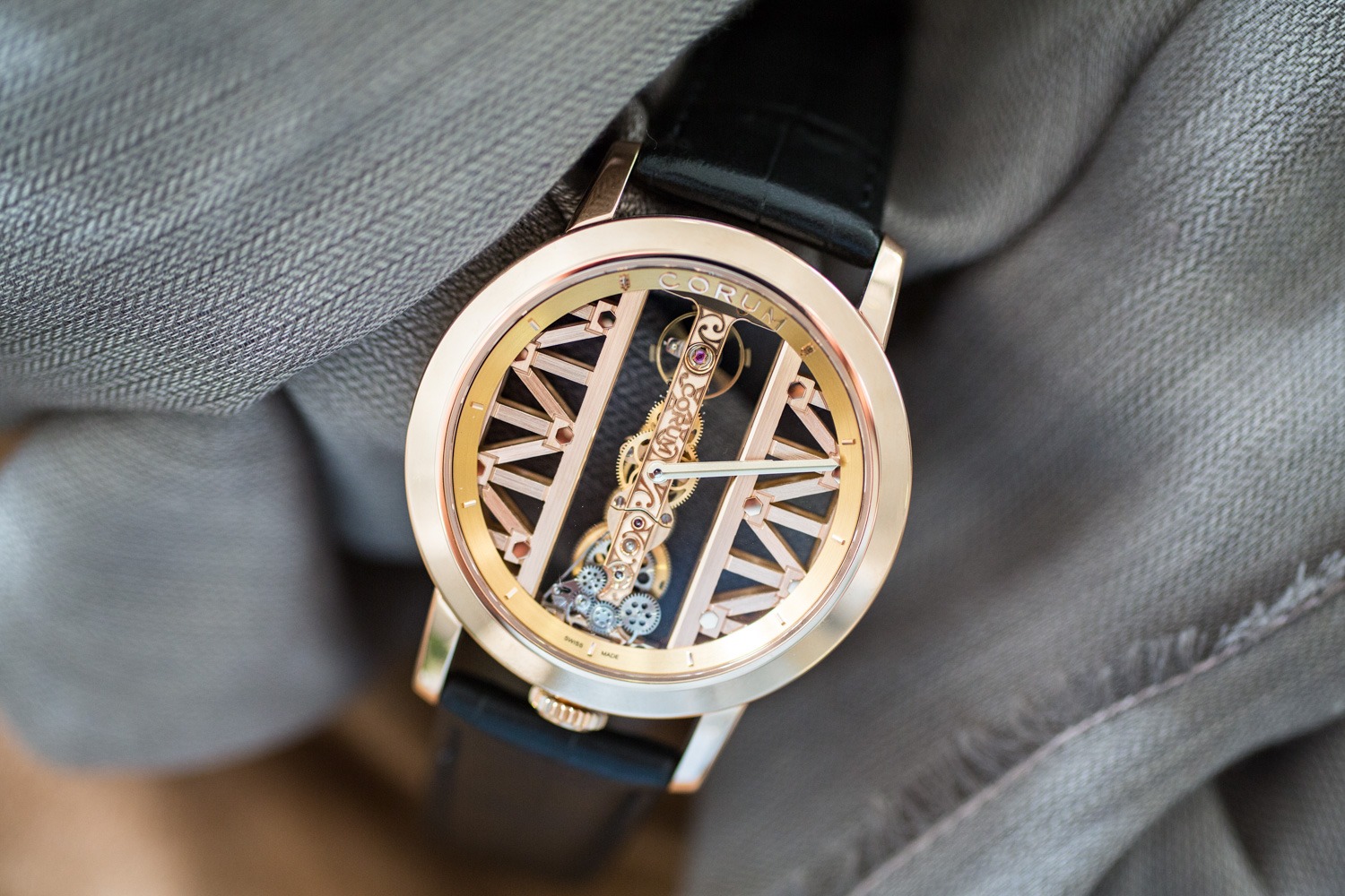 Corum Golden Bridge Round la Golden Bridge s arrondit
