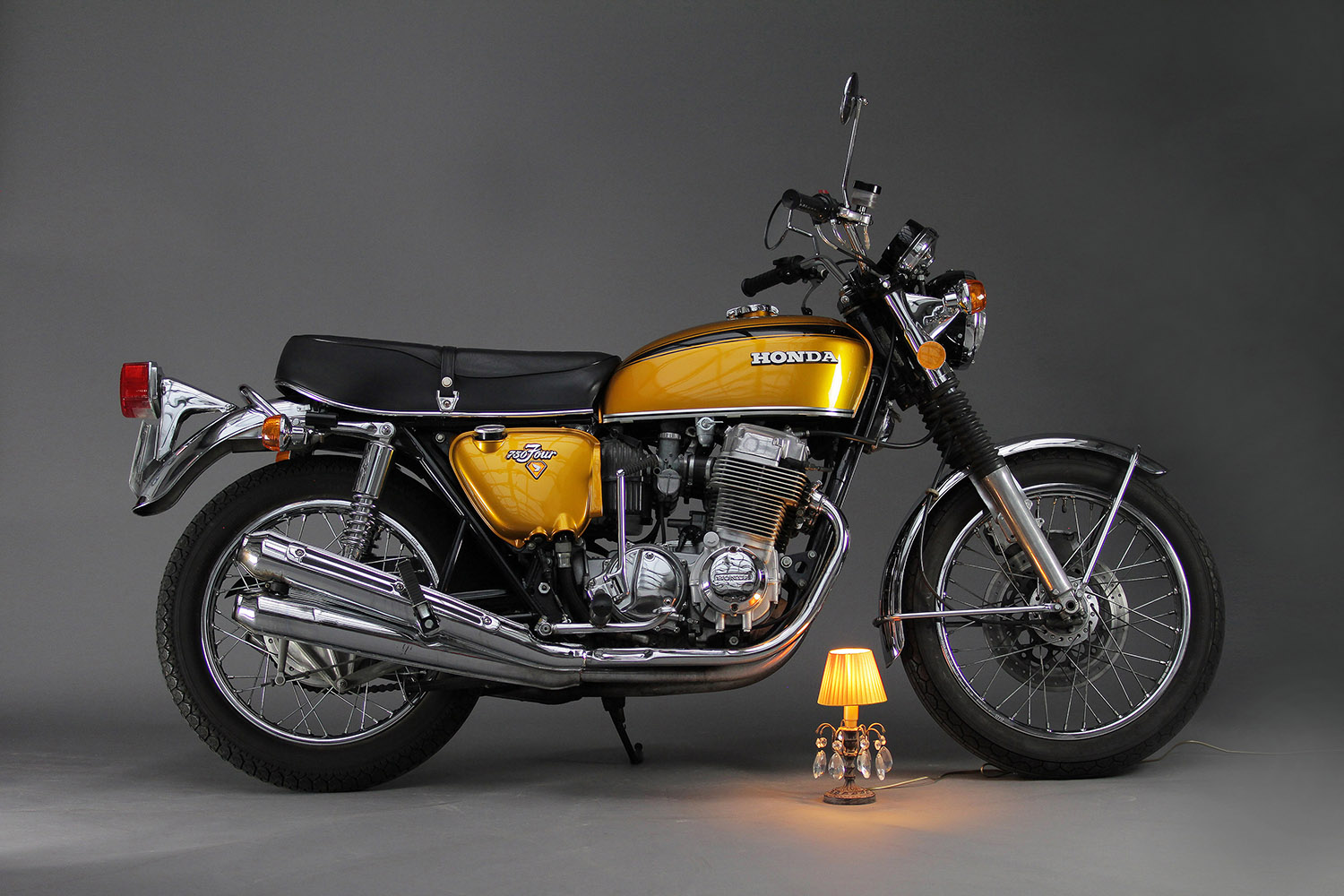 Vente de motos à la Fabrique Générale - Honda 750 Four