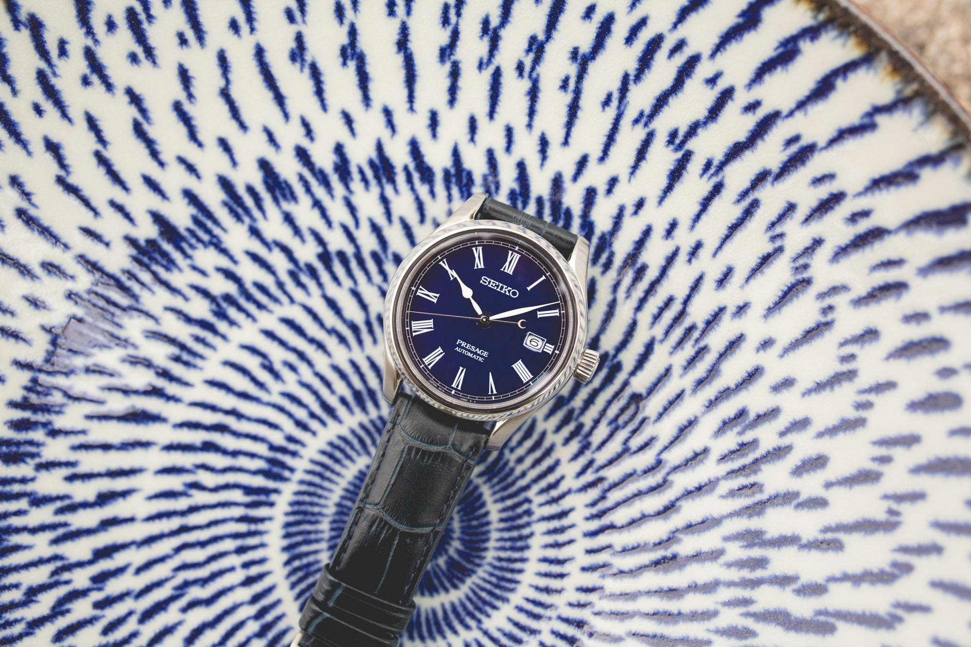 Seiko Presage “Blue Enamel” : Une Nuit au Clair de Lune