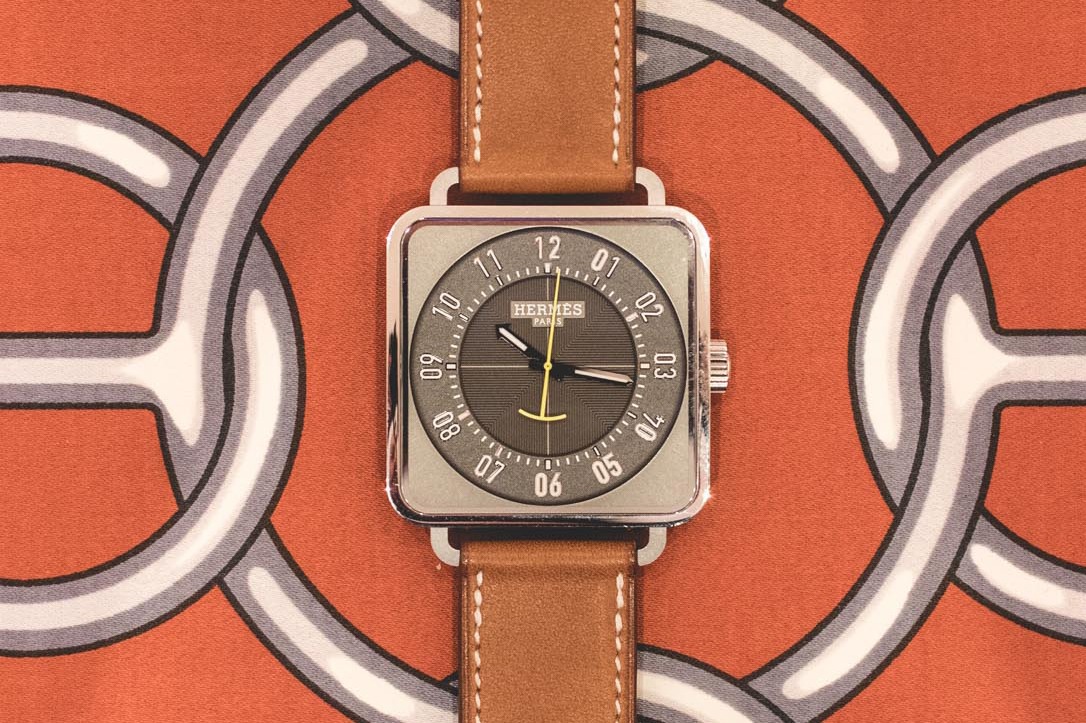 Montre hermes carre h prix sales