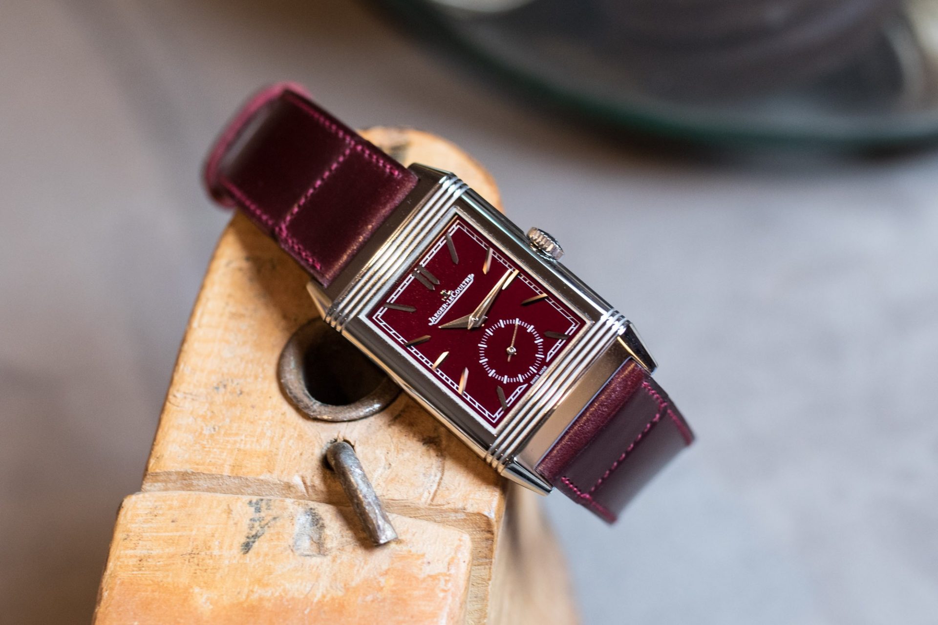 SIHH 2019 - Jaeger-LeCoultre Reverso Tribute Small Seconds "Lie de Vin"