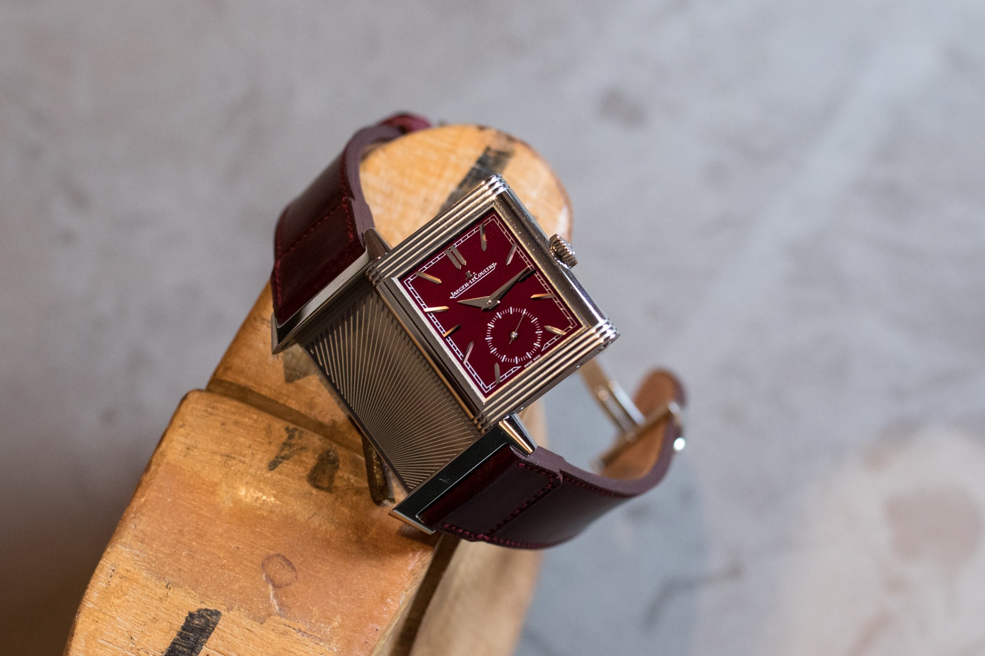 SIHH 2019 - Jaeger-LeCoultre Reverso Tribute Small Seconds "Lie de Vin"