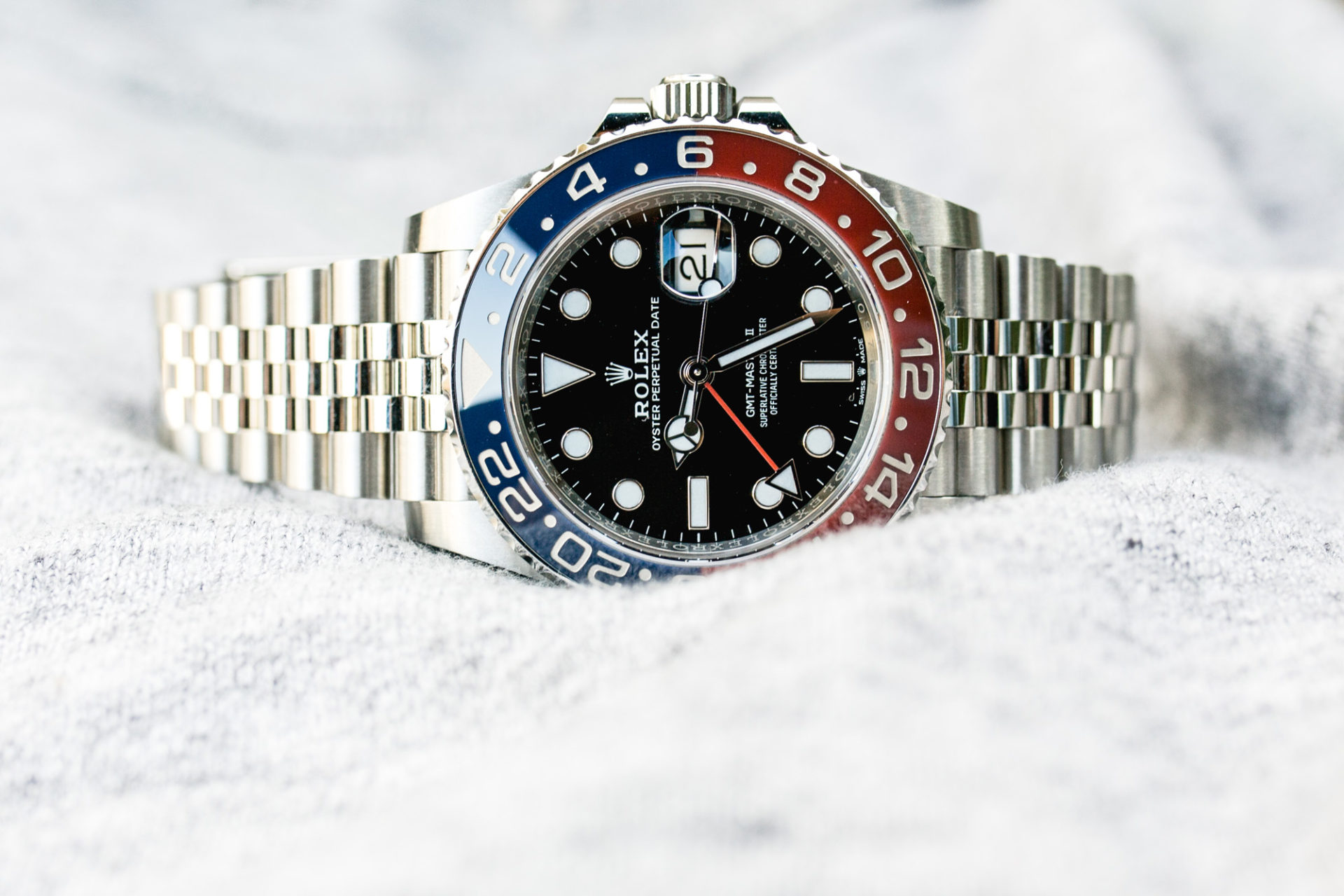 Rolex GMT-Master II Ref 126710BLRO - Focus