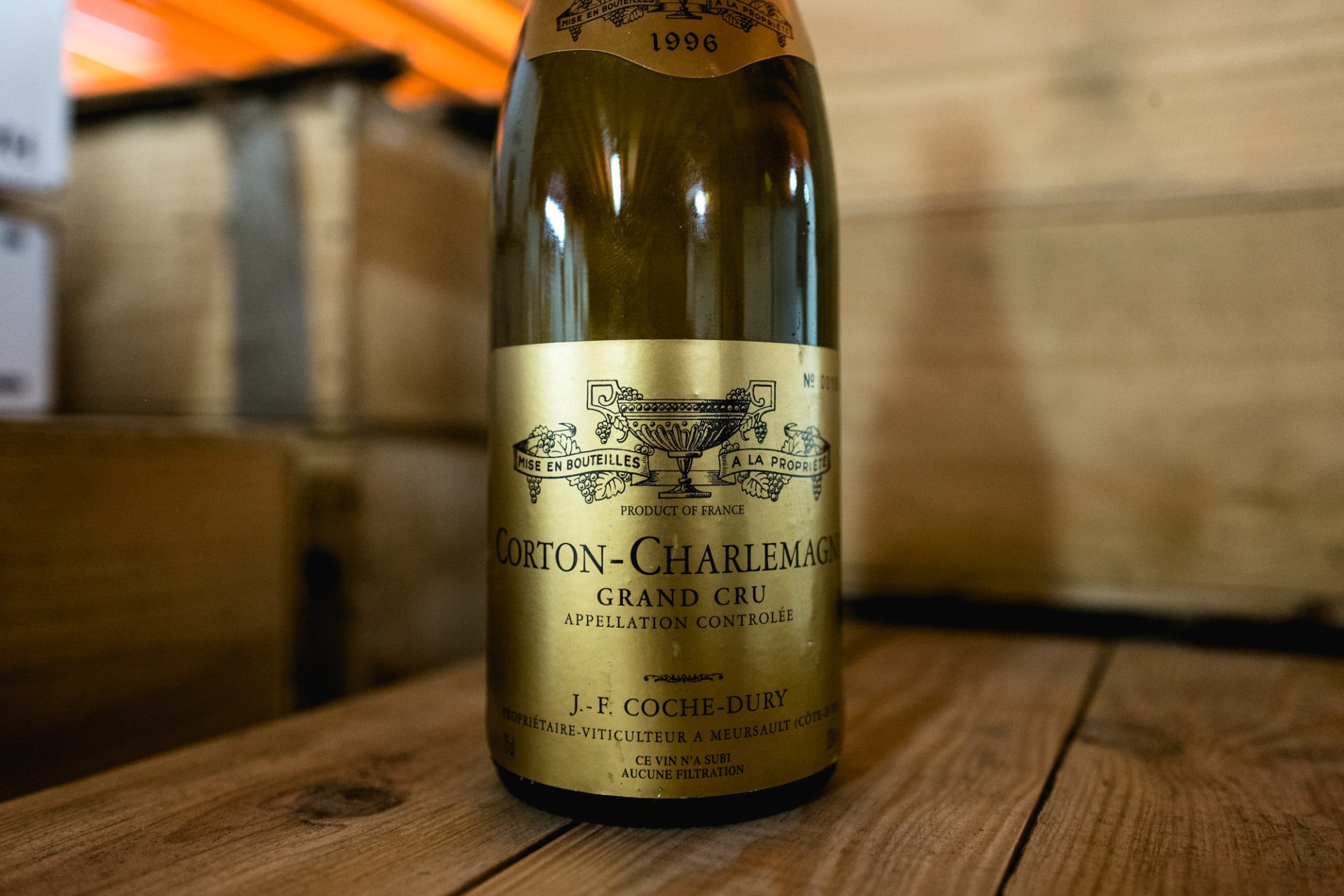 Tajan - Vente de vins et spiritueux du jeudi 25 avril 2019 - Corton Charlemagne Coche Dury 1996
