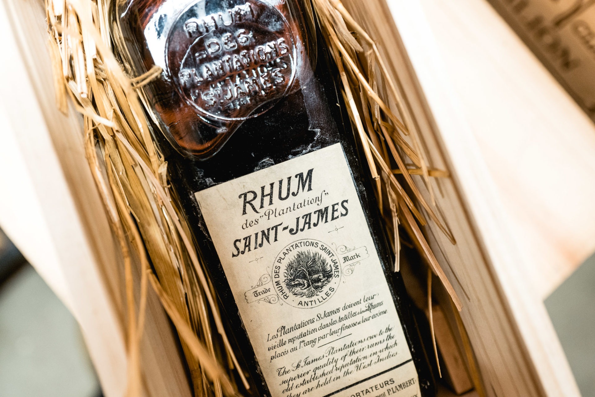 Tajan - Vente de vins et spiritueux du jeudi 25 avril 2019 - Rhum Saint-James 1885