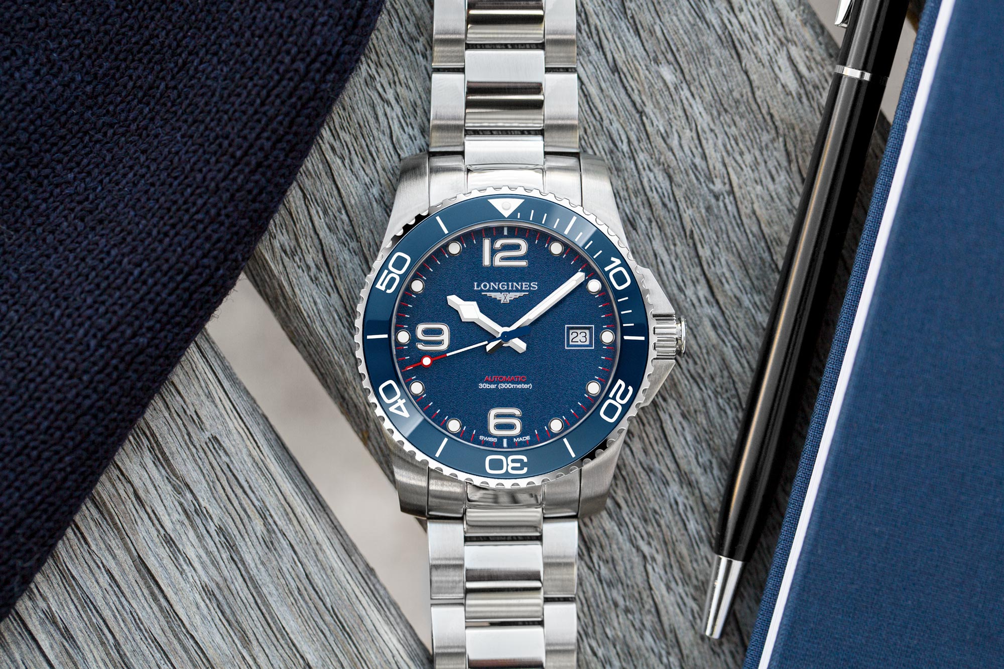 Longines HydroConquest édition Exclusive France Une plongeuse bleue blanc rouge