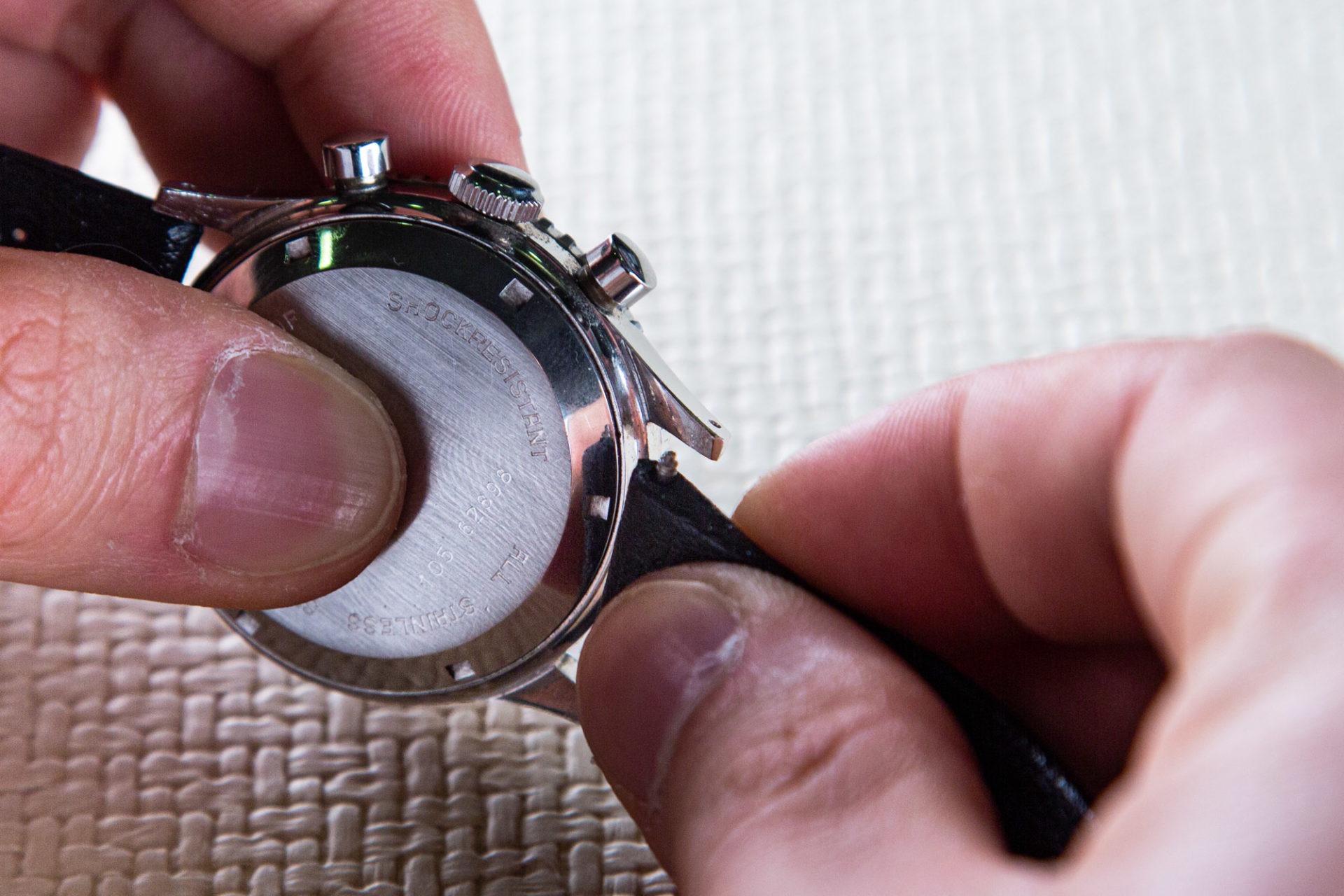 Comment enlever et changer son bracelet de montre ?