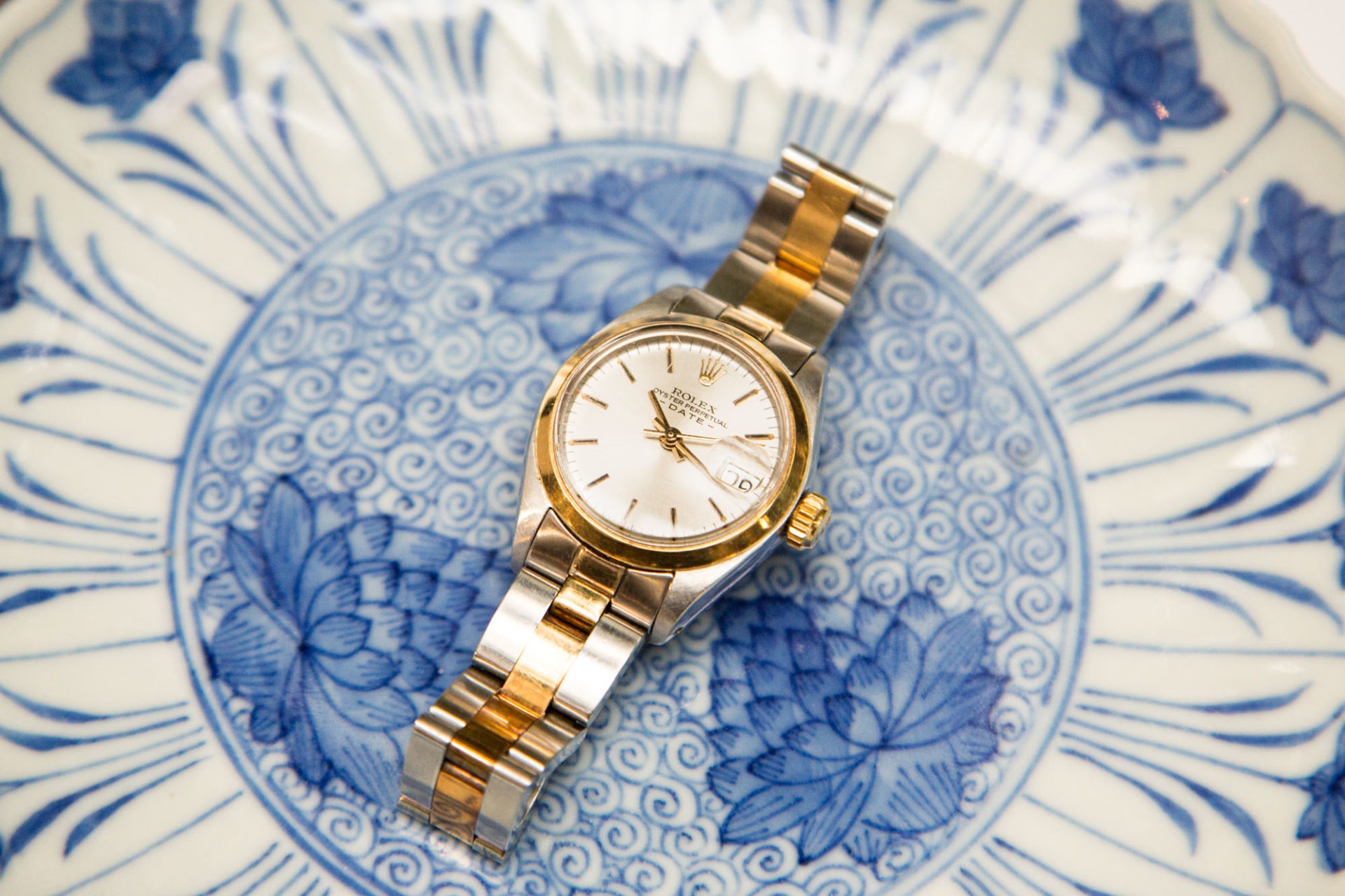 Aguttes - Vente de montres de collection - Rolex Oyster Date femme or & acier
