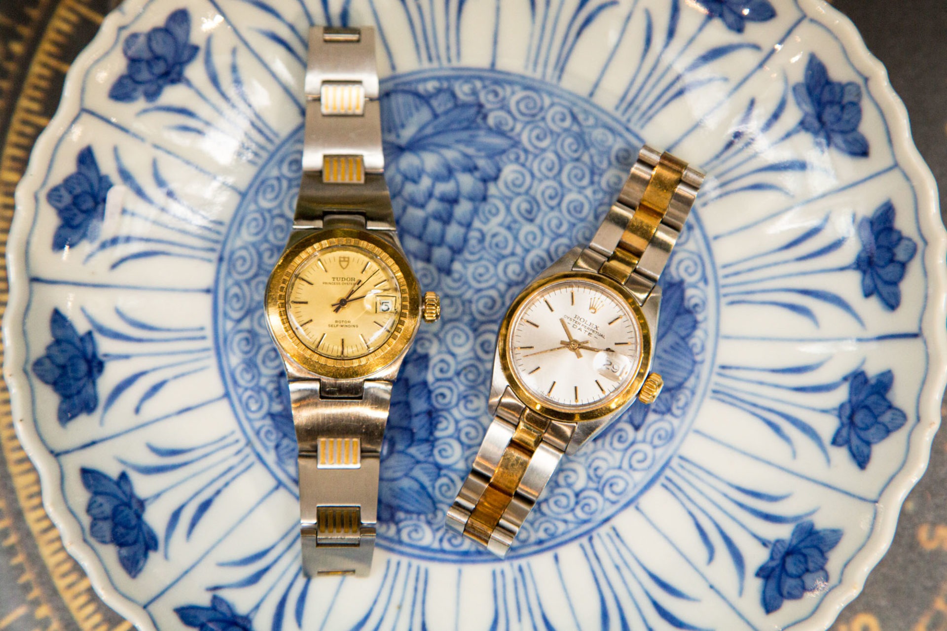 Aguttes - Vente de montres de collection - Rolex Oyster Date & Tudor Princess Oysterdate femme or & acier