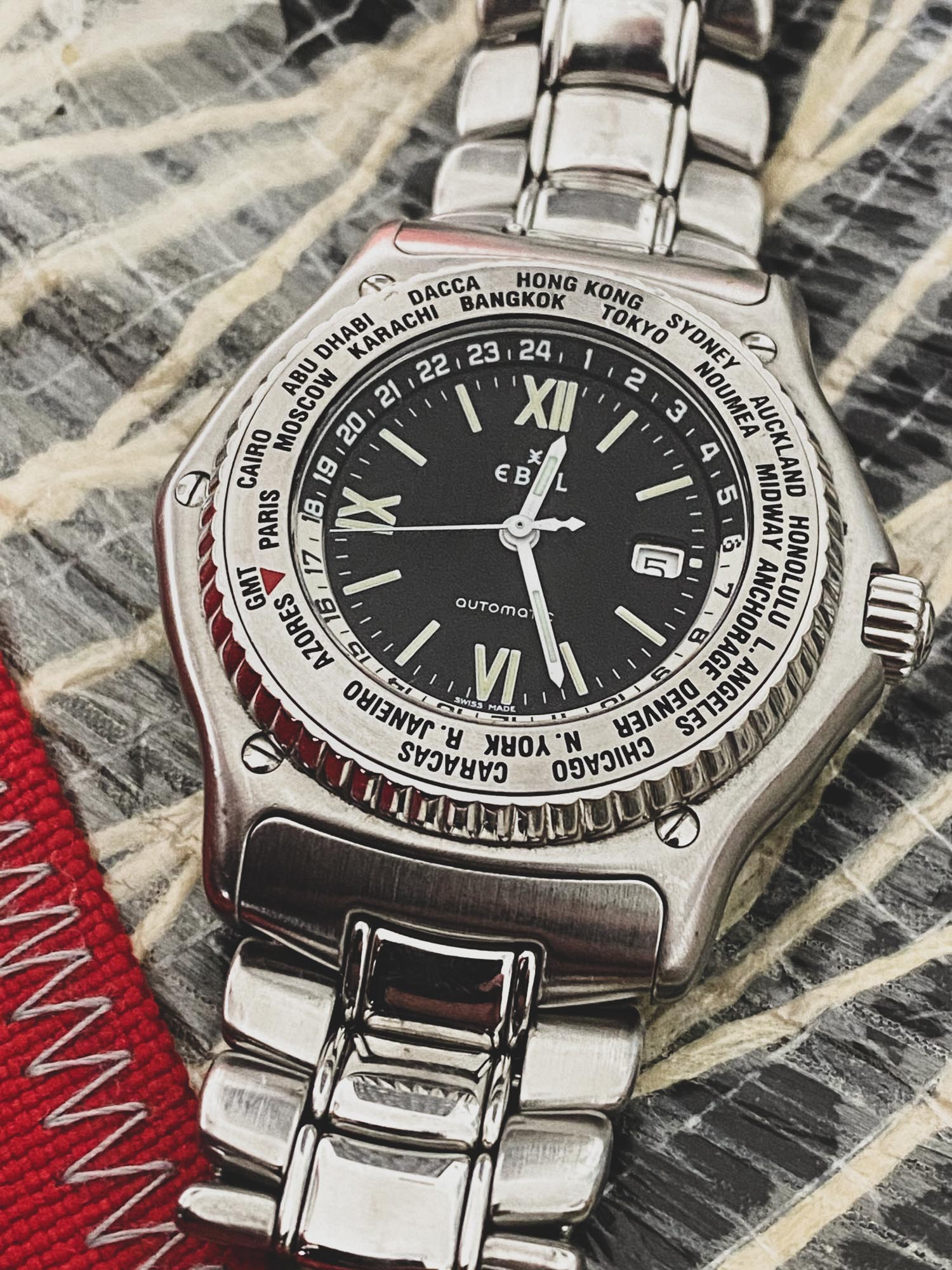 Ebel Voyager acier une montre une histoire de voyage