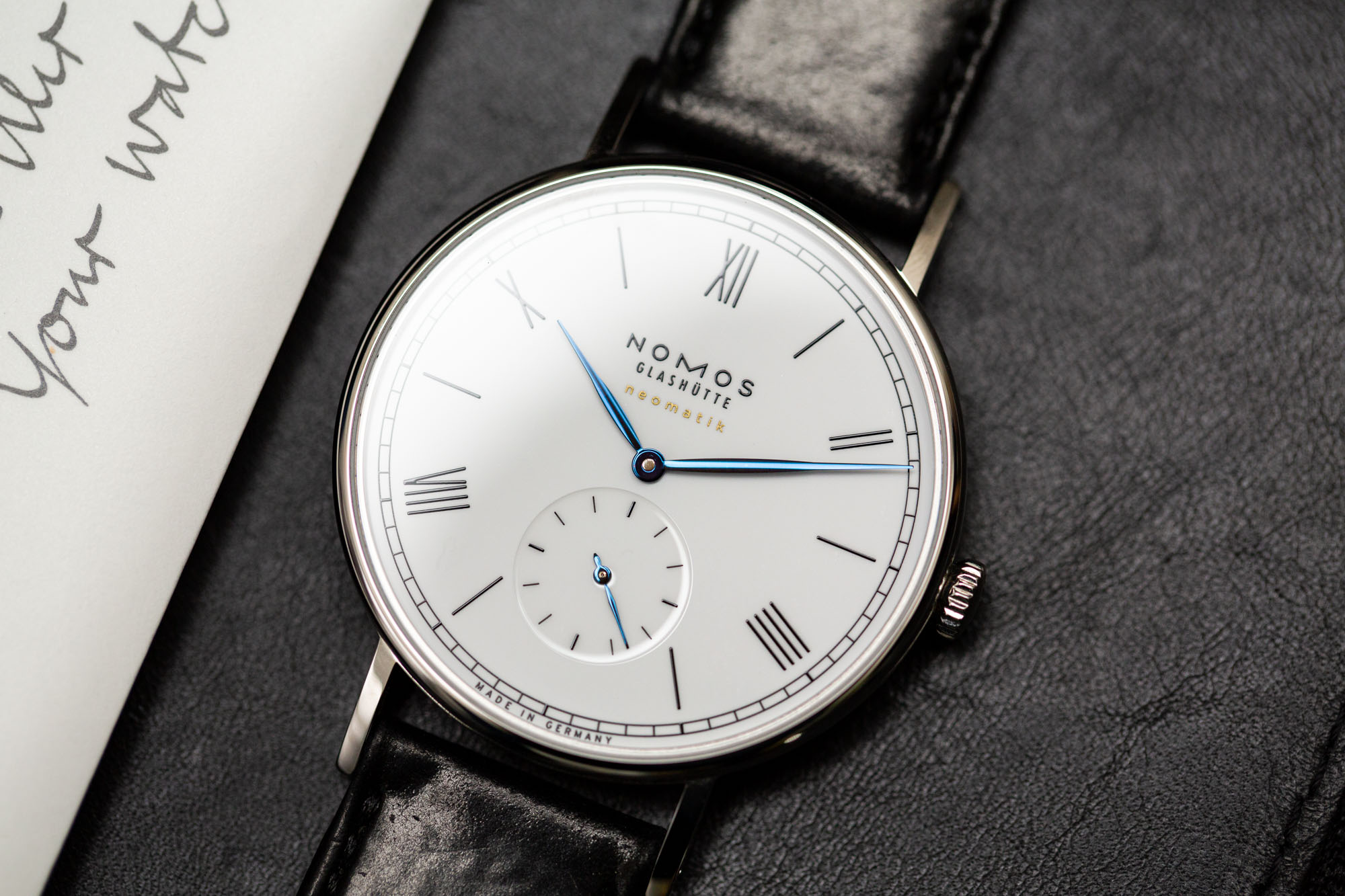 Nomos ludwig neomatik 41 date cheap