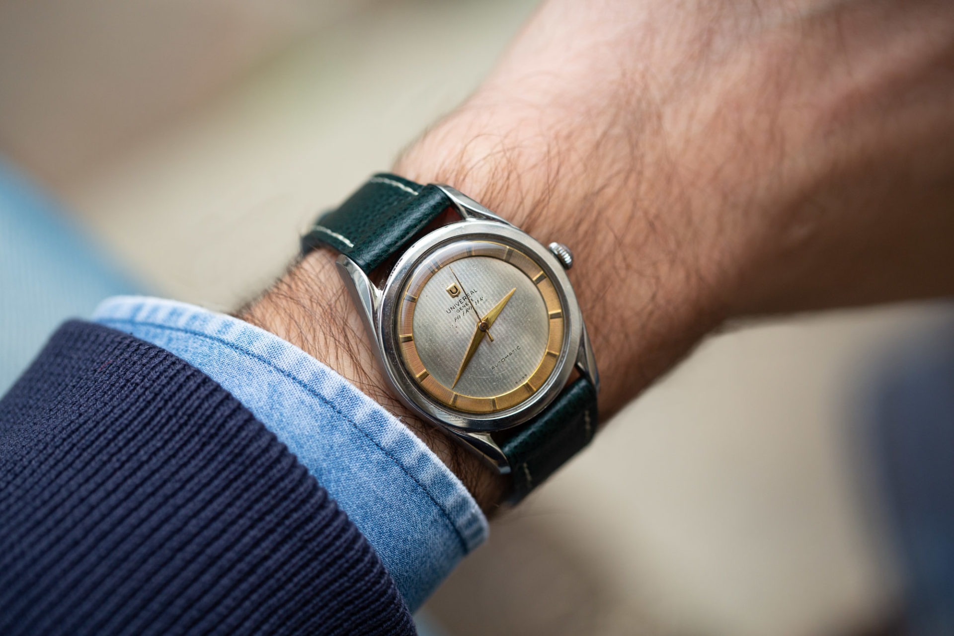 Universal Genève Polerouter - Sélection de montres vintage chez Joseph Bonnie