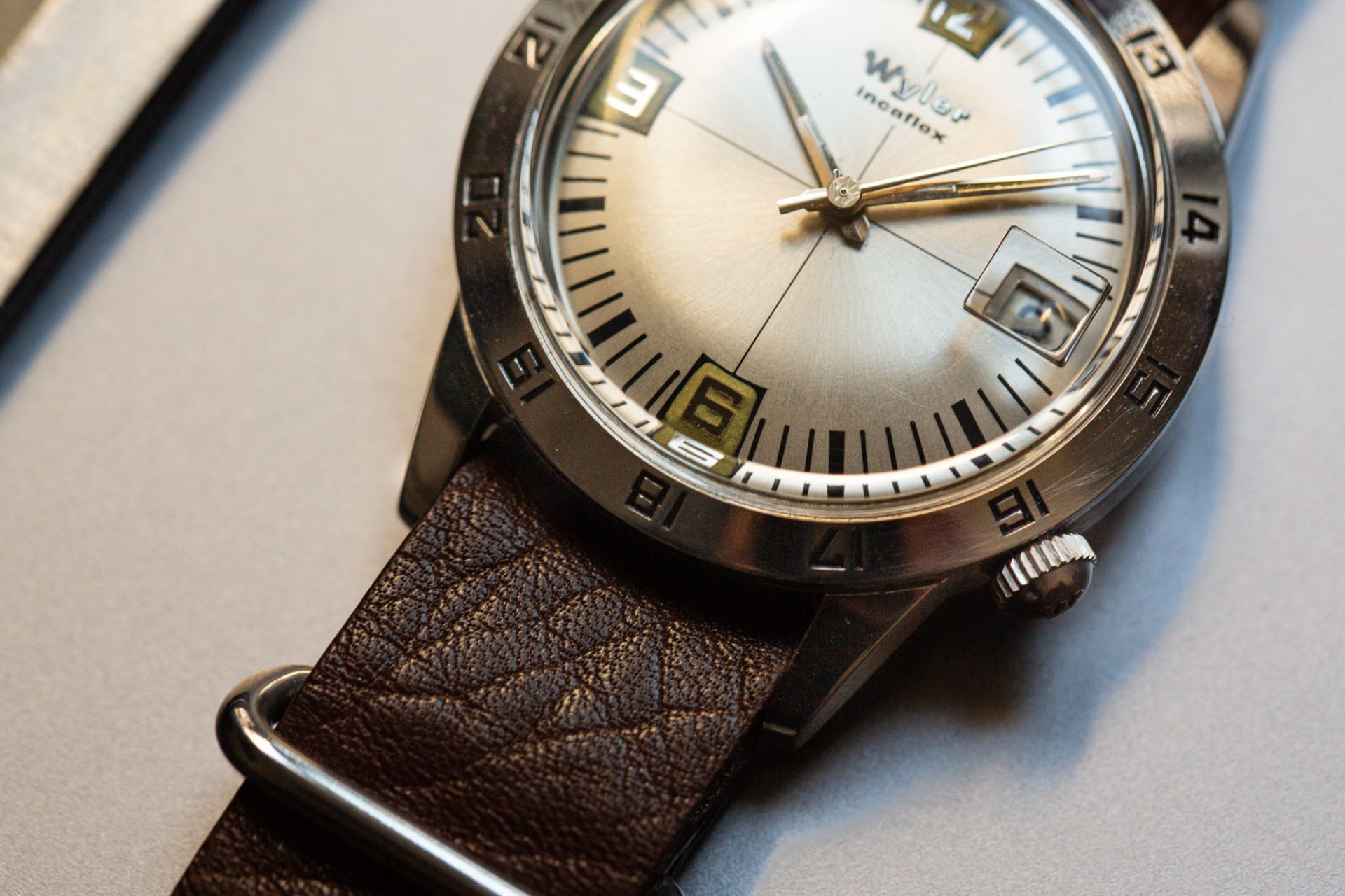 Wyler Big 24 Incaflex - Sélection de montres vintage chez Joseph Bonnie