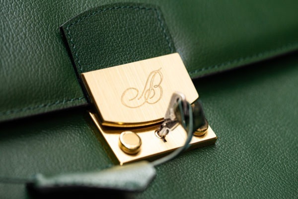 Serviette en cuir vert Breguet - Sélection d'objets chez Joseph Bonnie