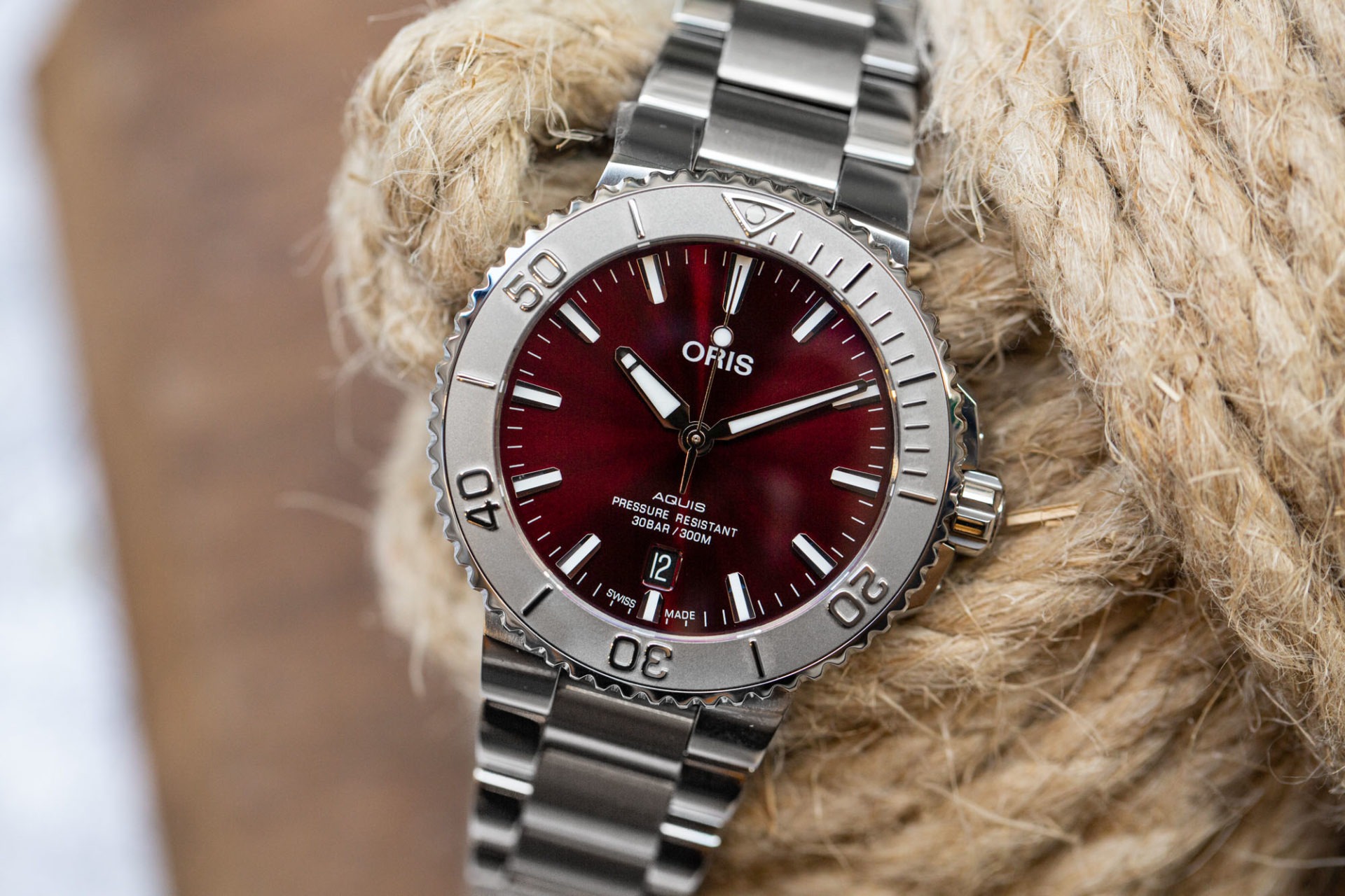 Oris Aquis Date 41,5 mm cadran rouge