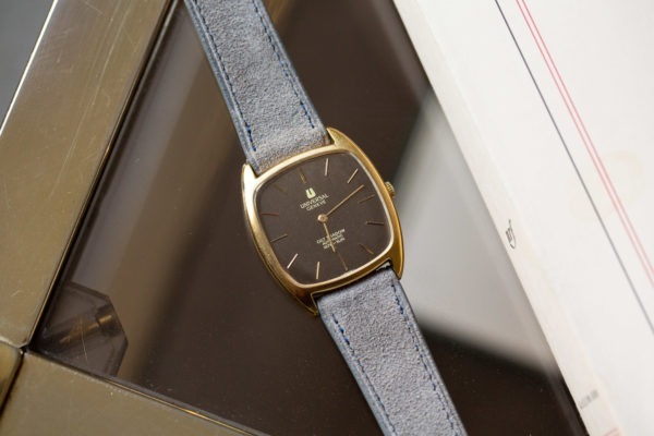 Universal Geneve Gilt Shadow - Sélection de montres vintage Joseph Bonnie