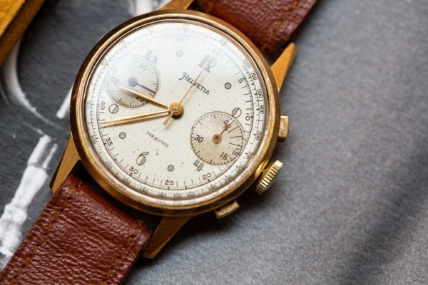 Helvetia chronographe or - Sélection de montres vintage Joseph Bonnie