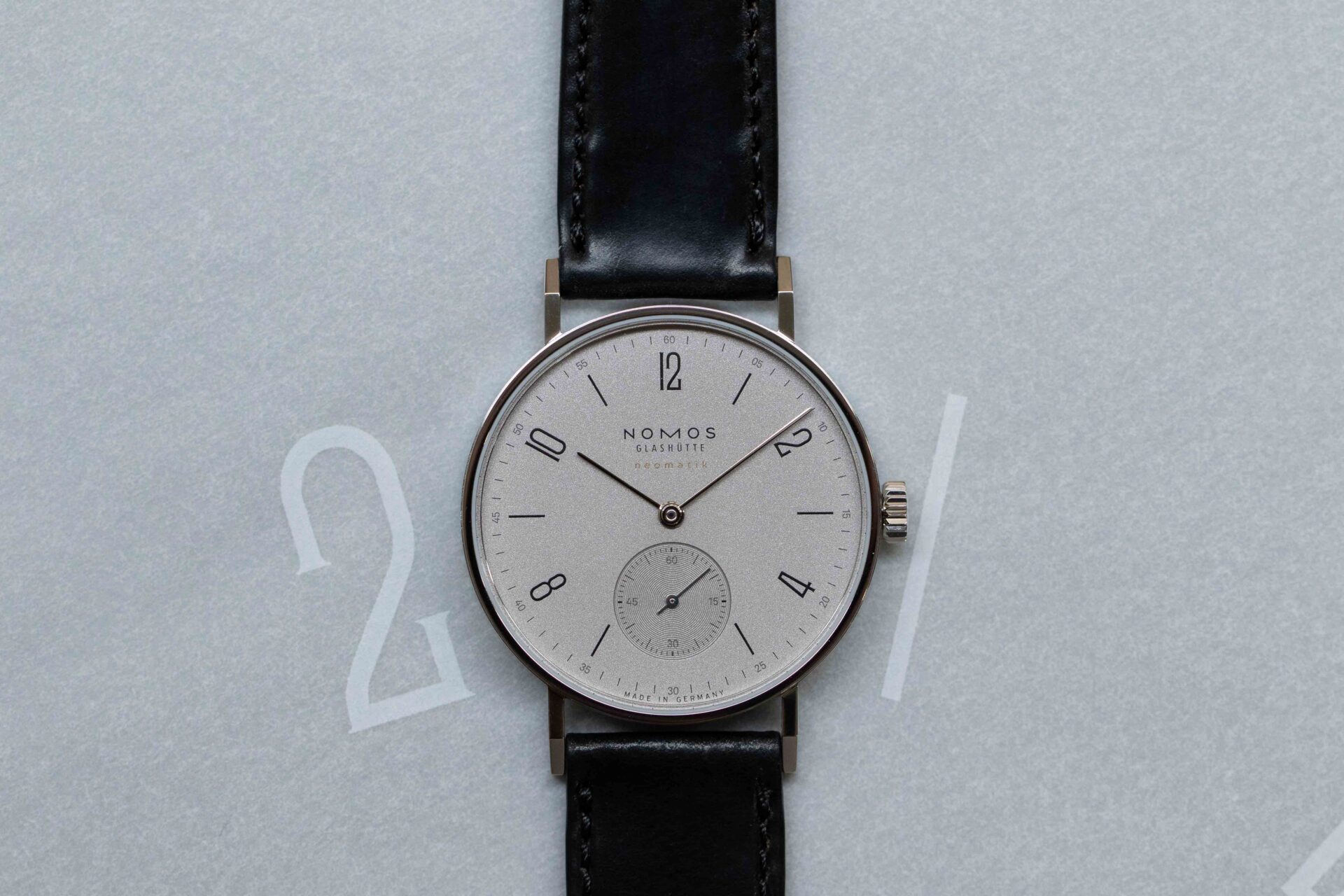 Nomos Tangente Neomatik Platinum Grey