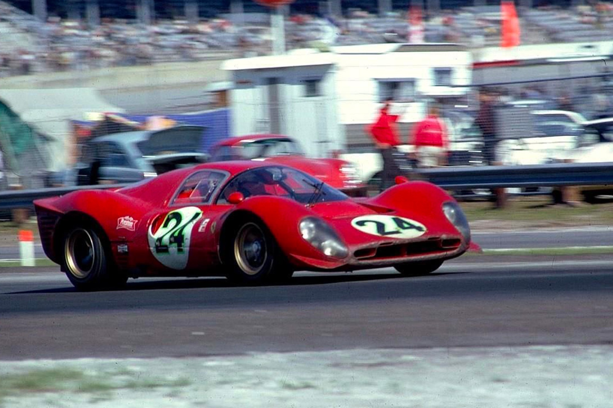 Ferrari 330 P4 de Mike Parkes / Ludovico Scarfiotti