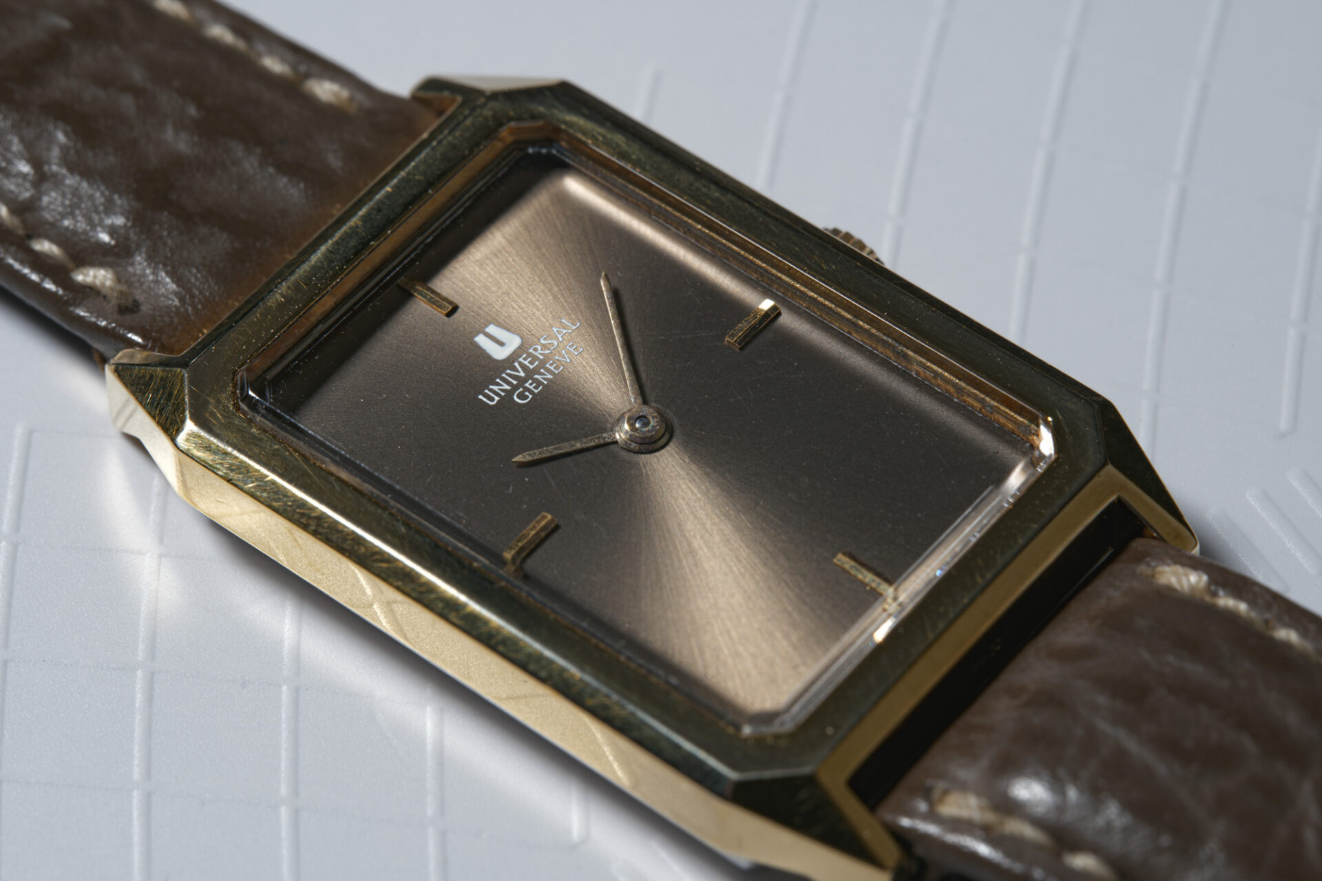 Universal Geneve - Sélection de montres vintage Joseph Bonnie de juin 2023