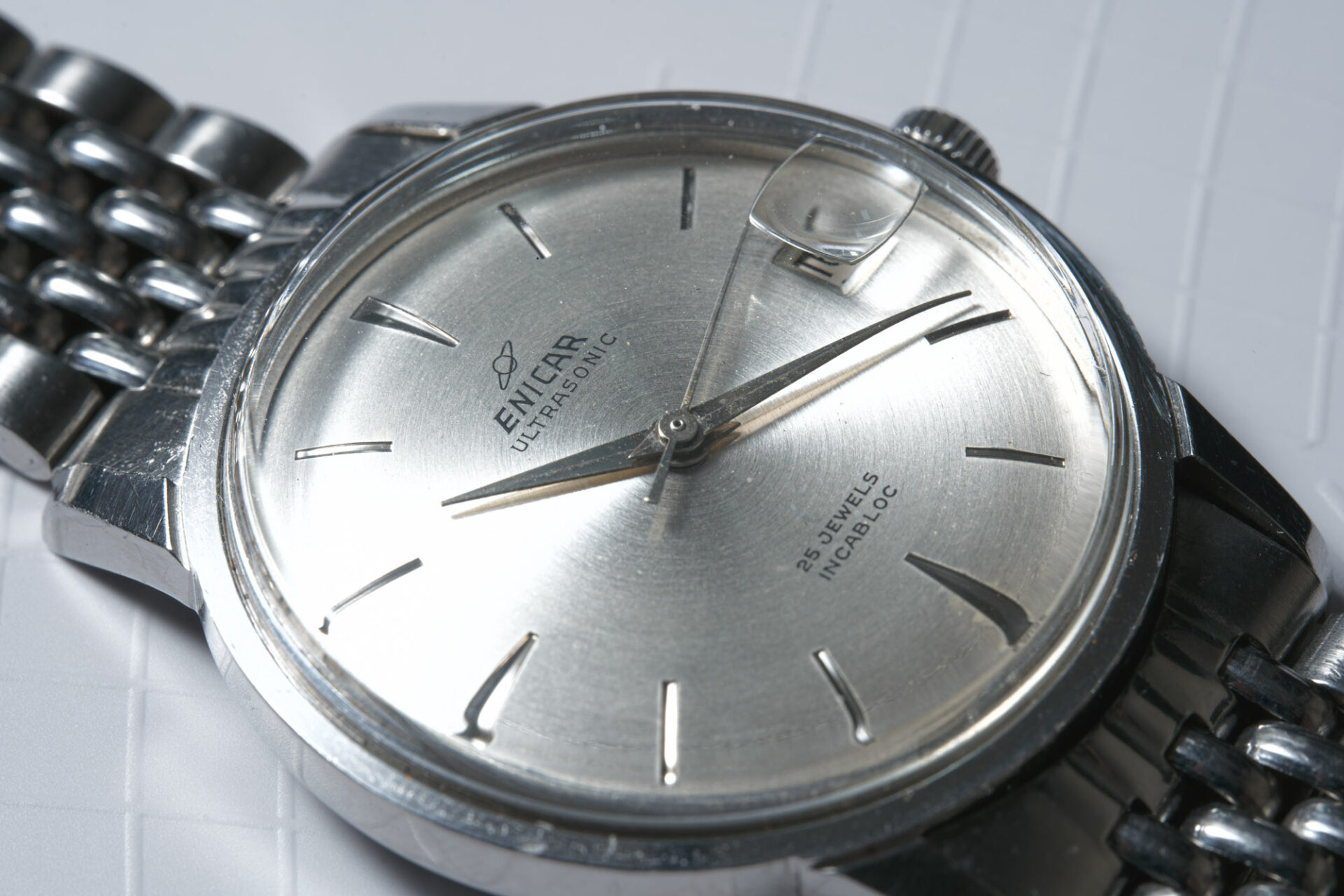 Enicar Ultrasonic - Sélection de montres vintage Joseph Bonnie de juin 2023