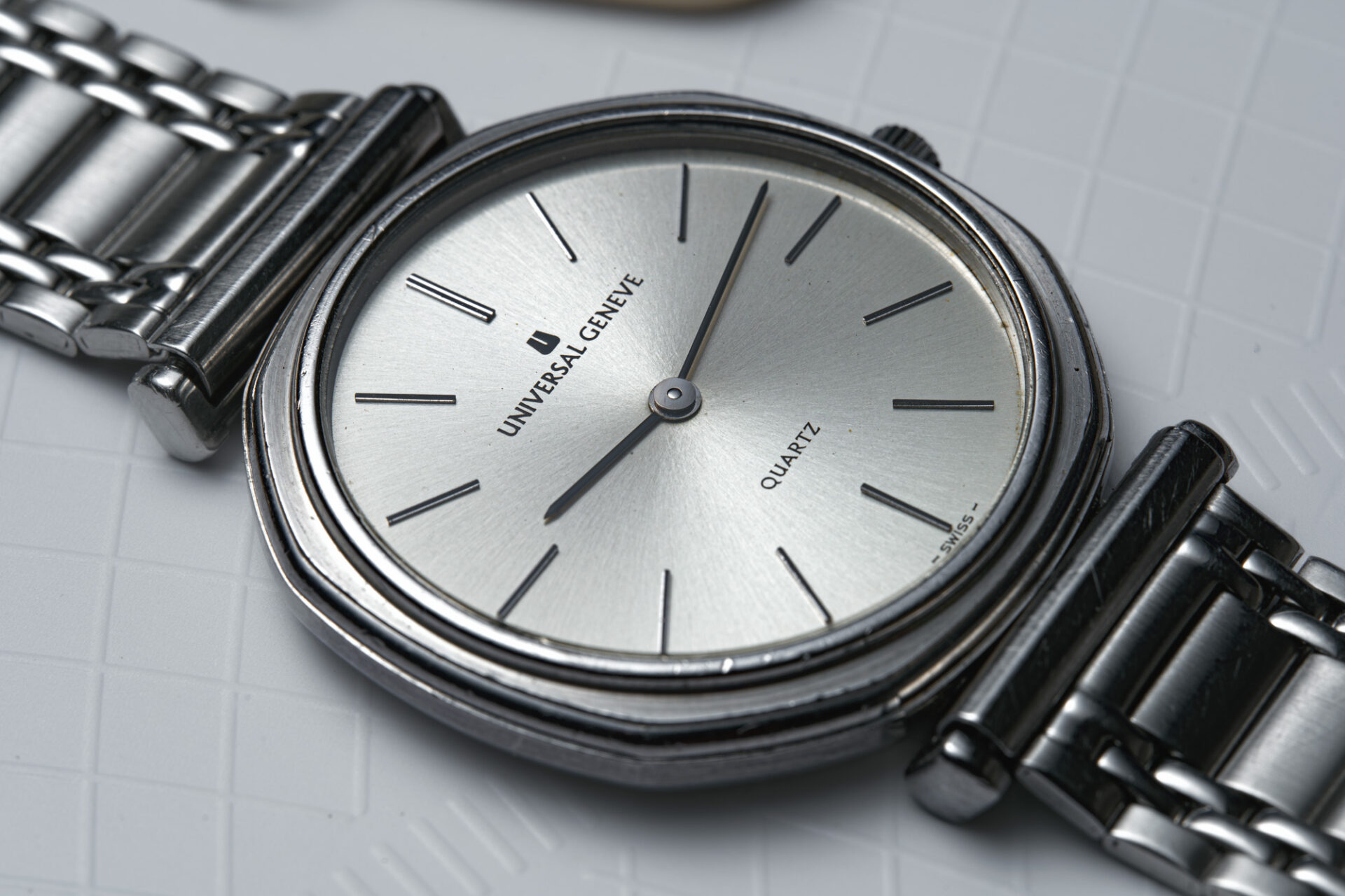 Universal Geneve - Sélection de montres vintage Joseph Bonnie de juin 2023