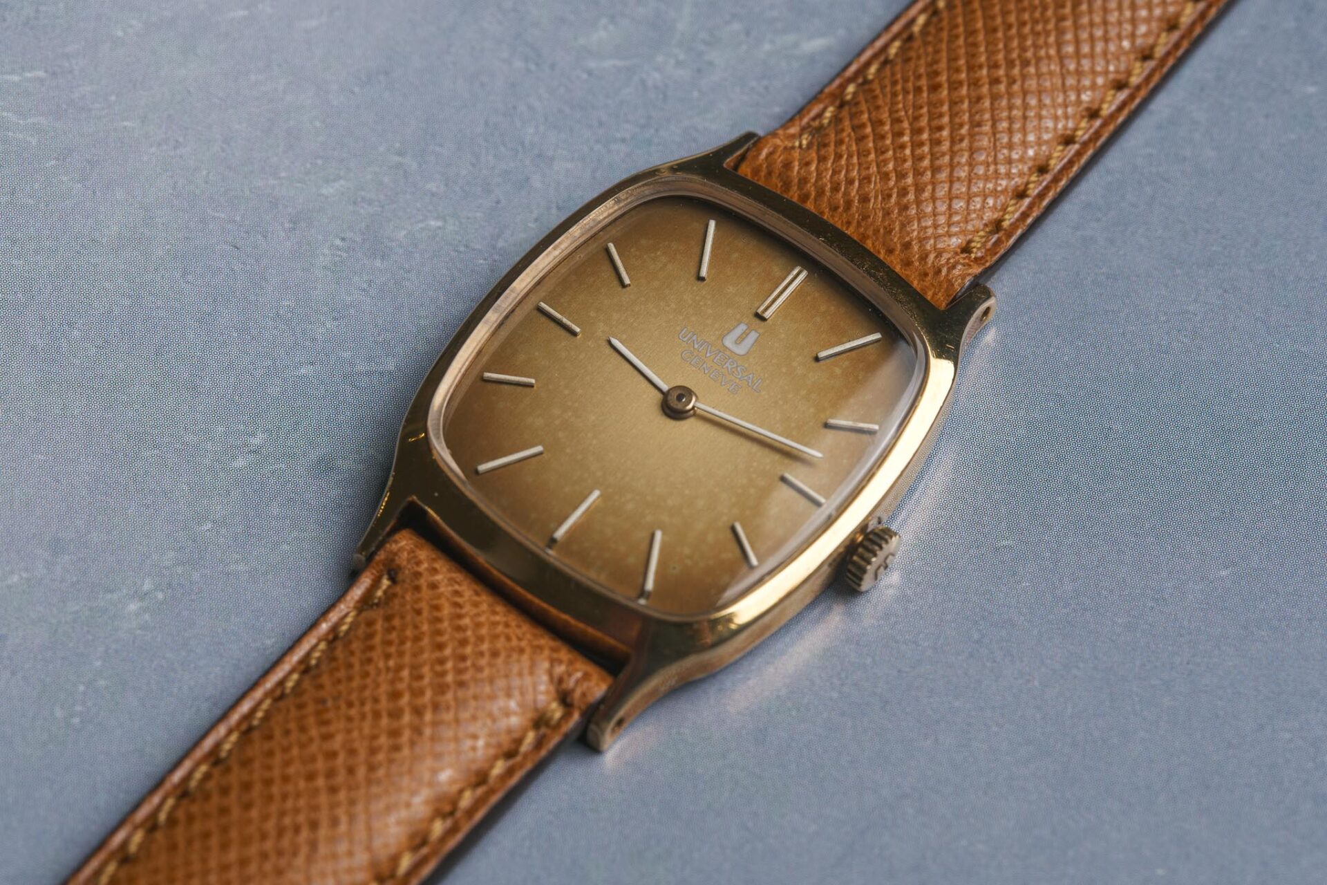 Universal Genève - Sélection de montres vintage de décembre 2023