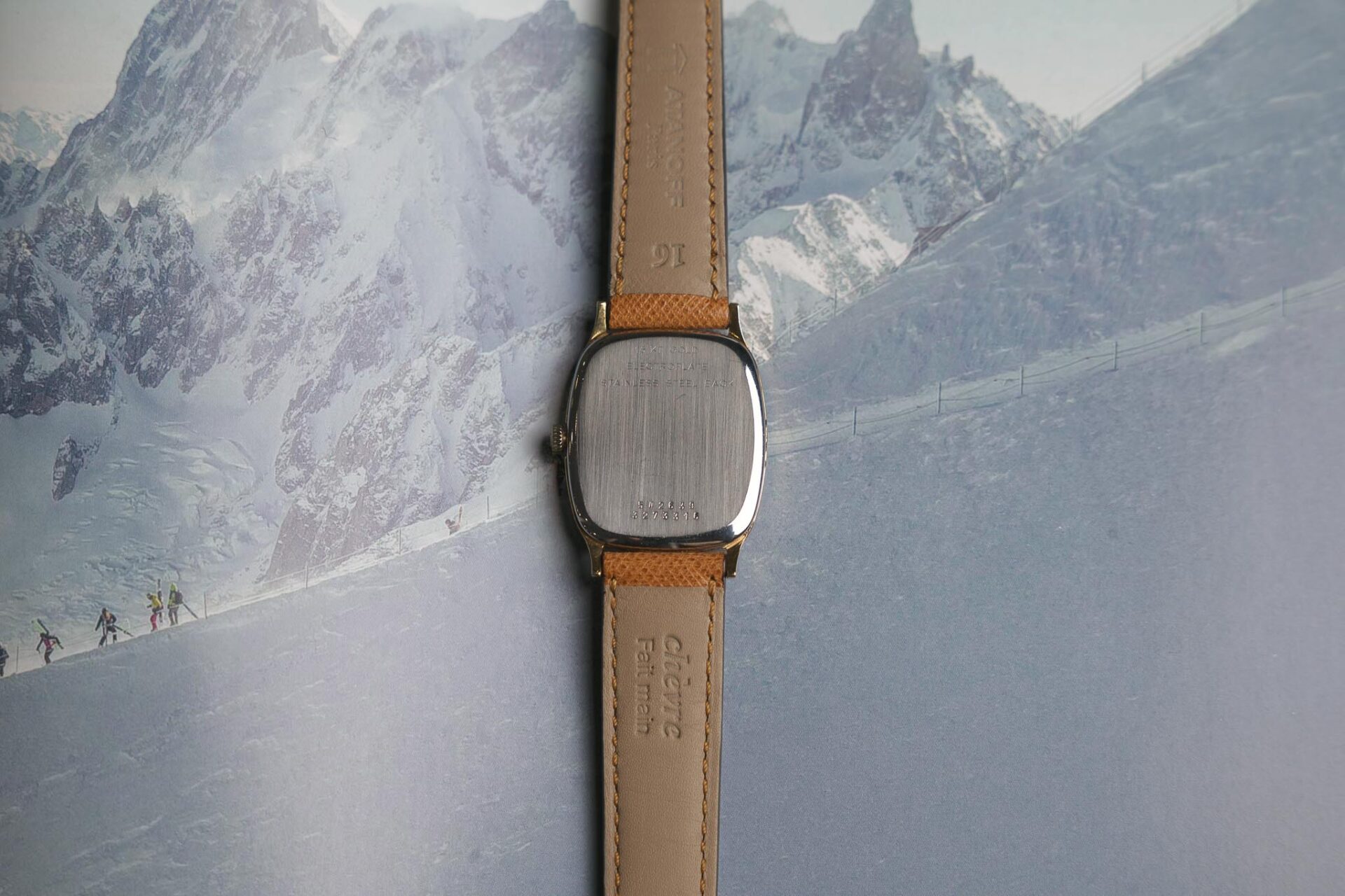 Universal Genève - Sélection de montres vintage de décembre 2023