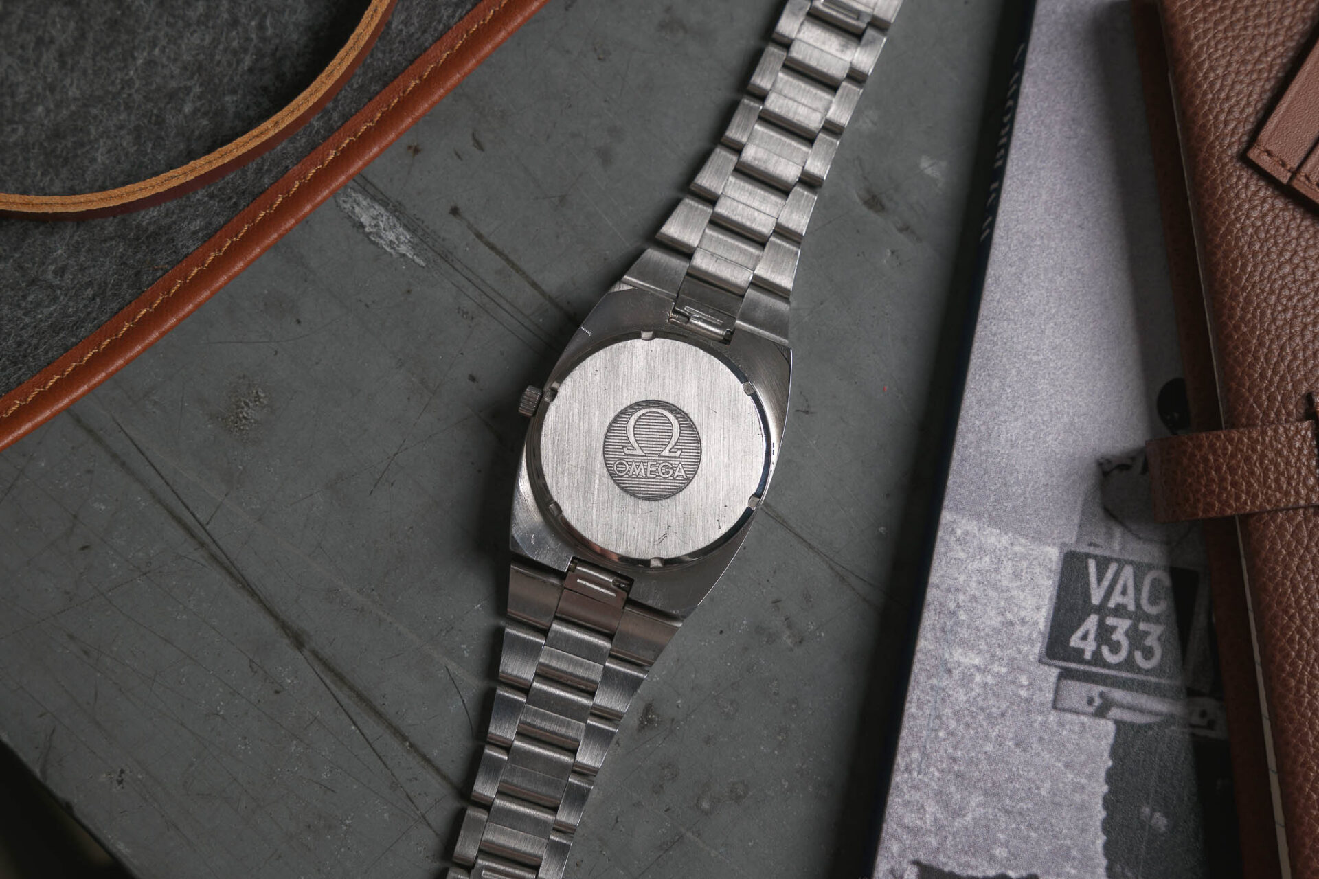Omega Genève Automatique - Sélection de montres vintage et de collection JOSEPH BONNIE de janvier 2024