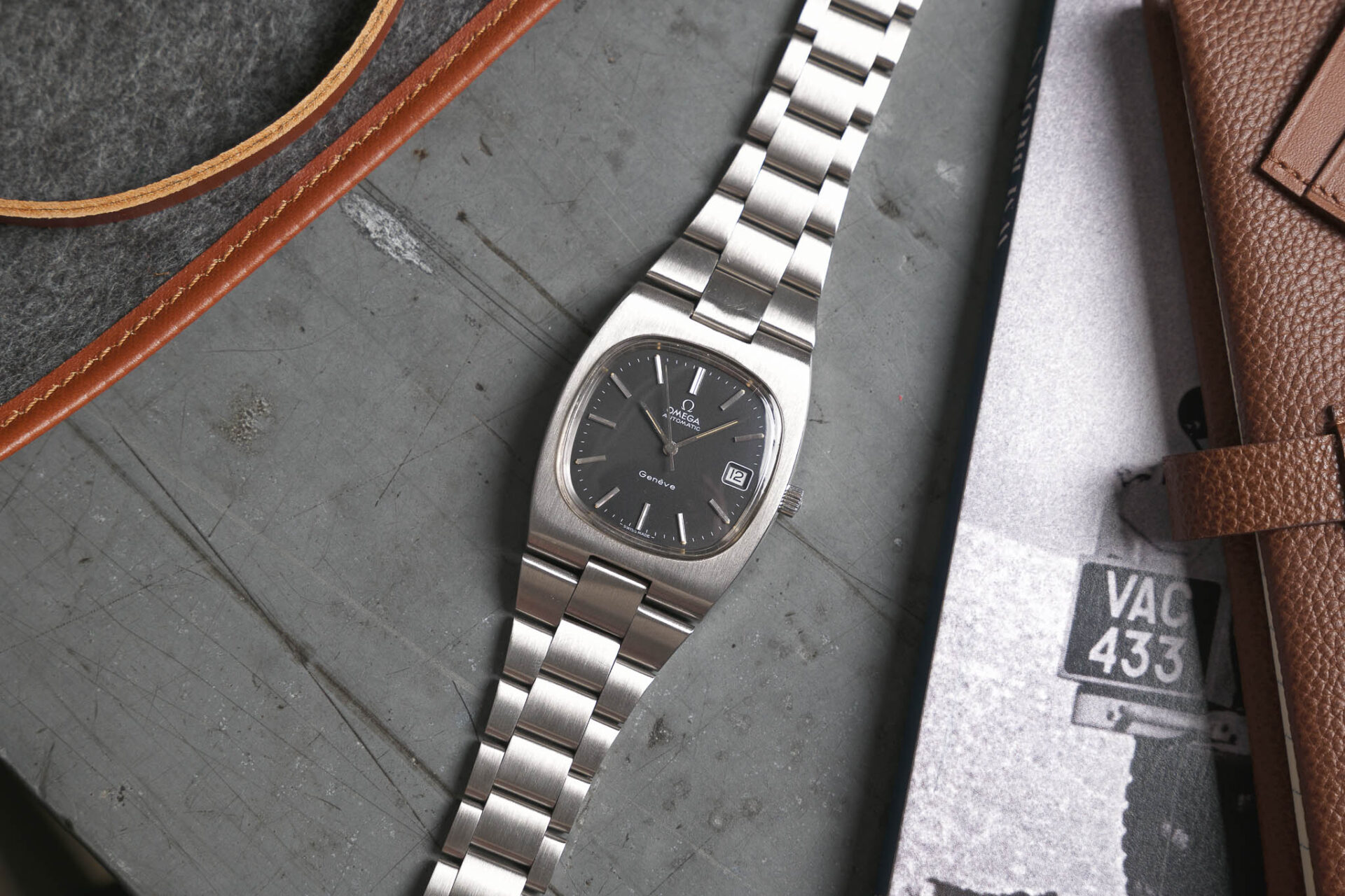 Omega Genève Automatique - Sélection de montres vintage et de collection JOSEPH BONNIE de janvier 2024