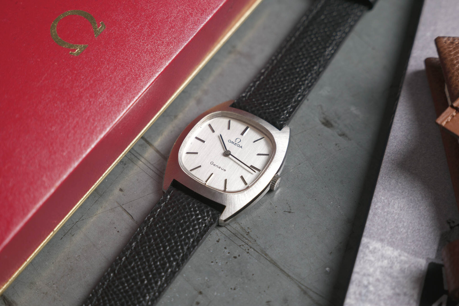 Omega Genève Manuelle - Sélection de montres vintage et de collection JOSEPH BONNIE de janvier 2024