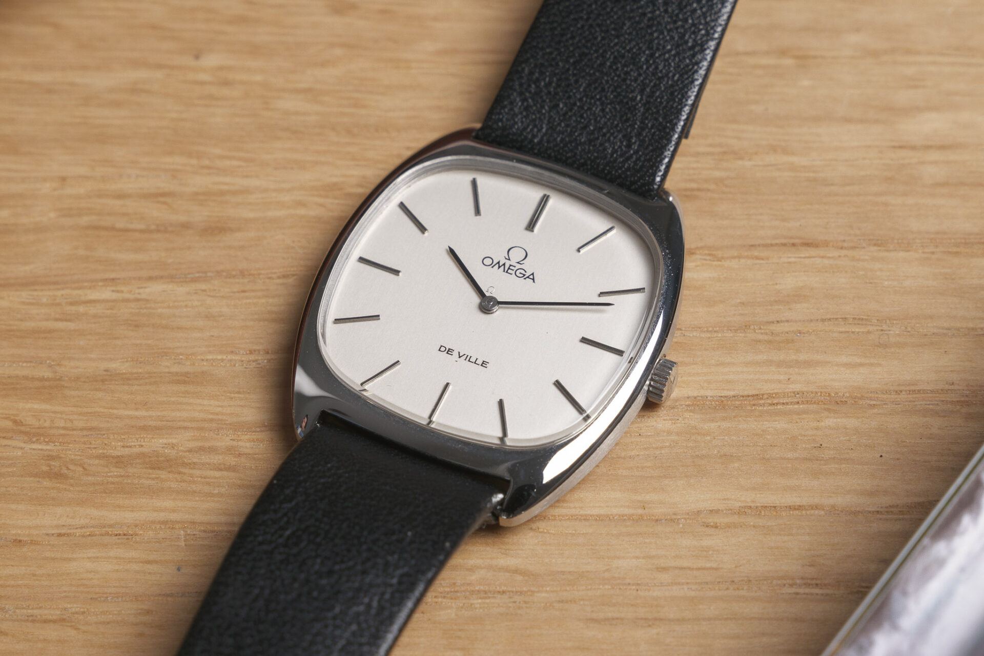 Omega De Ville Tonneau - Sélection de montres vintage JOSEPH BONNIE de mars 2024
