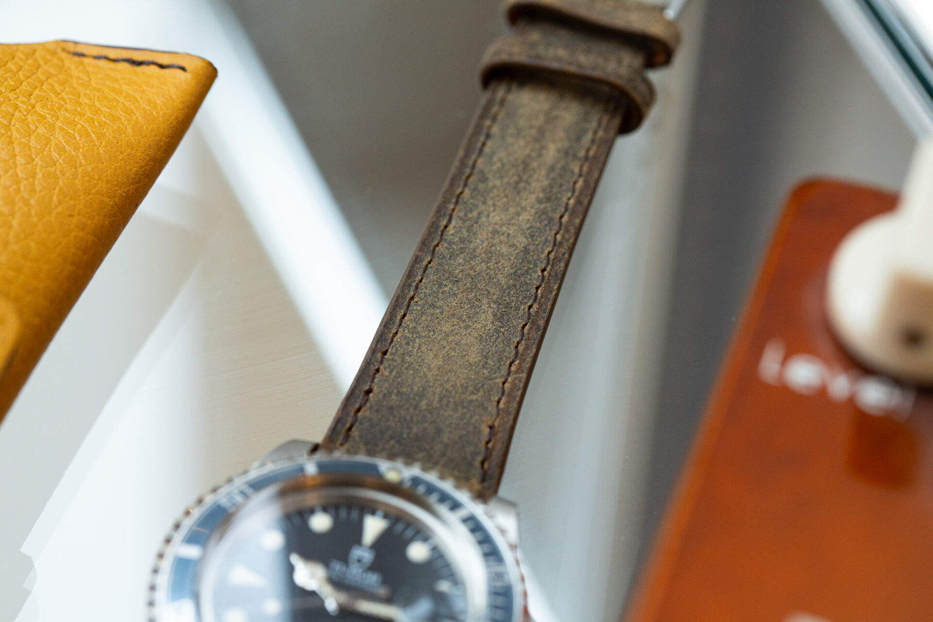 Collection de bracelets de montre et ceintures CLINT chez JOSEPH BONNIE