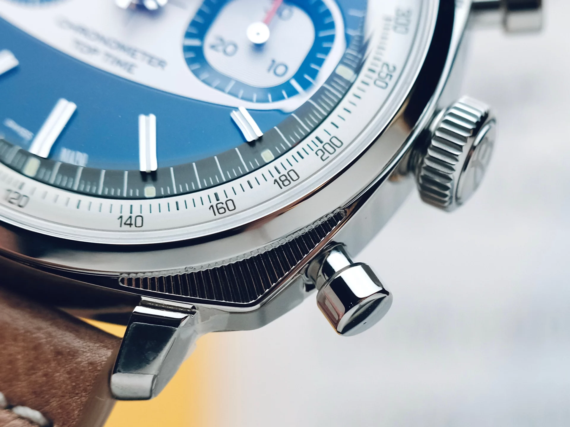 Breitling Top Time Racing & Martini Racing détails du boîtier