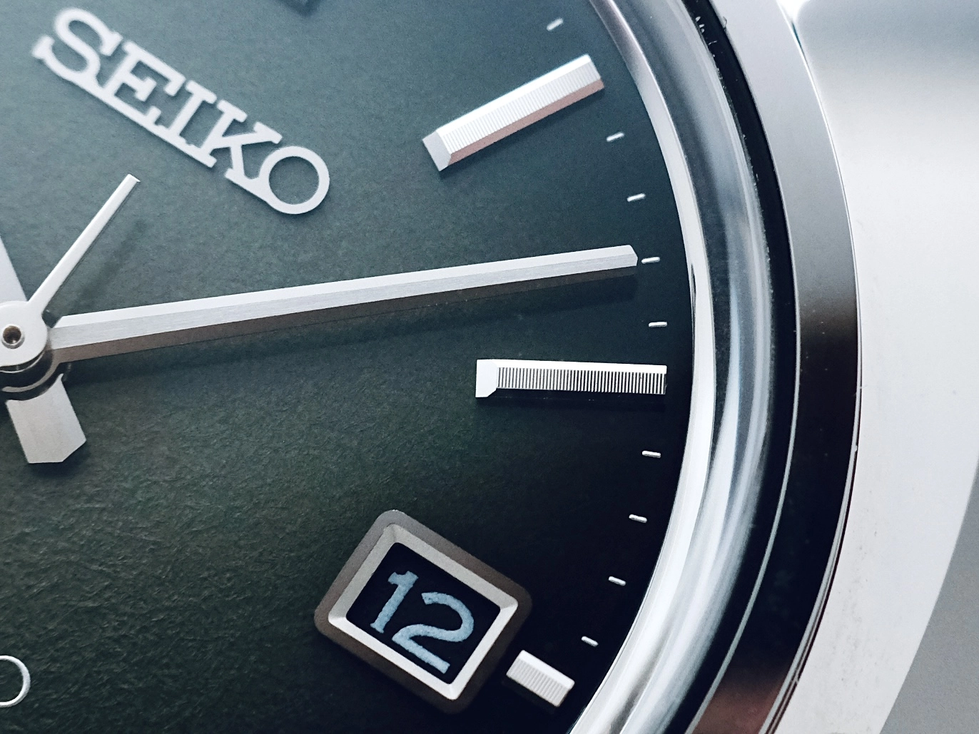 King Seiko KS1969 SJE113 détails du cadran guiche de date