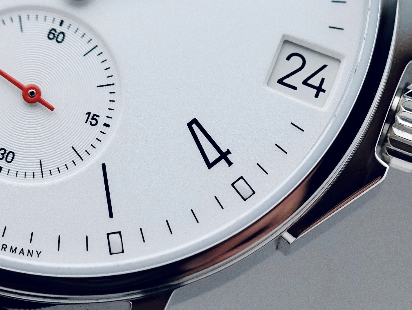 Nomos Ahoi Neomatik 38 Date White détails du cadran