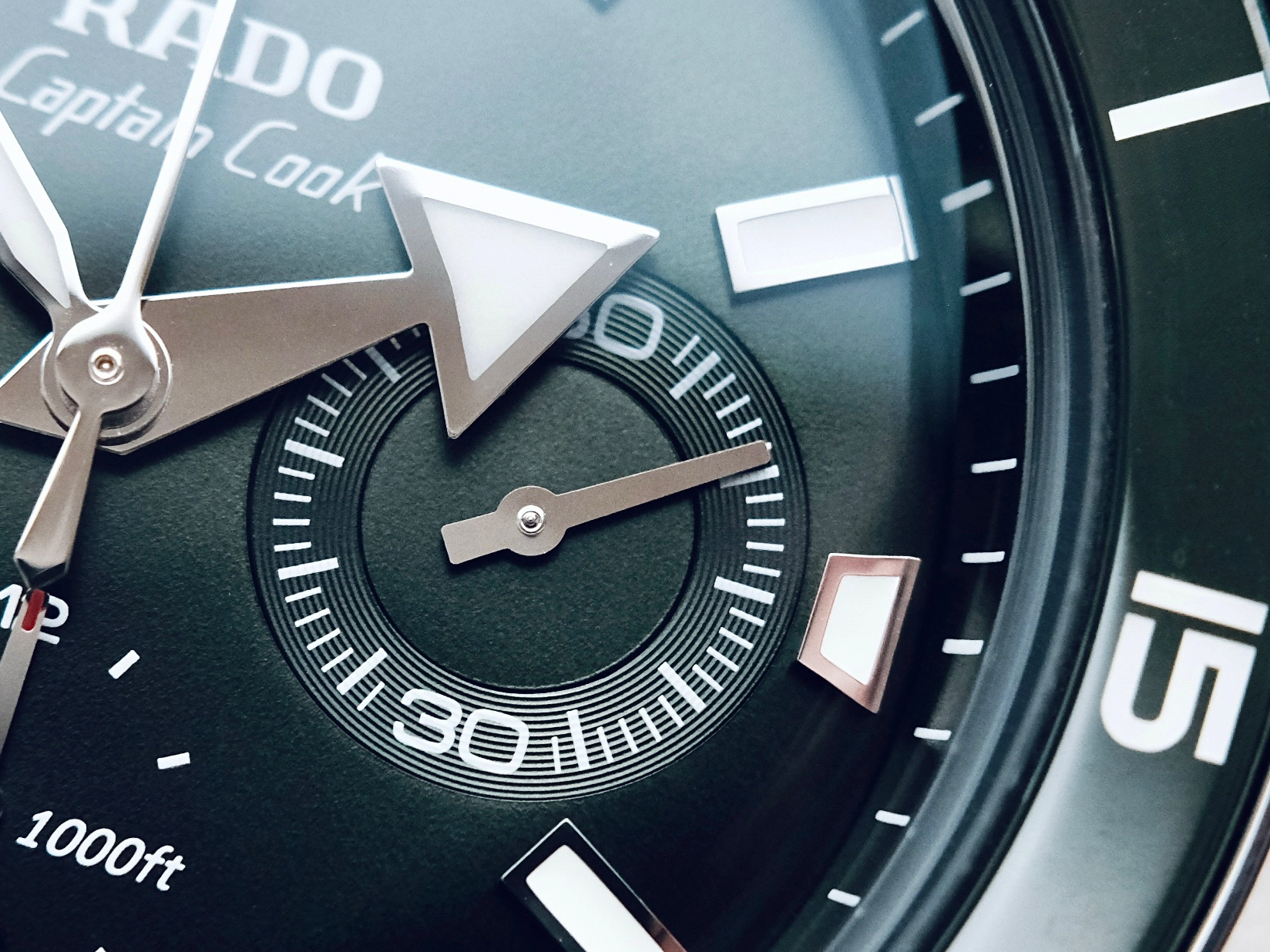 Rado Captain Cook High-Tech Ceramic Chronograph vert détails du cadran