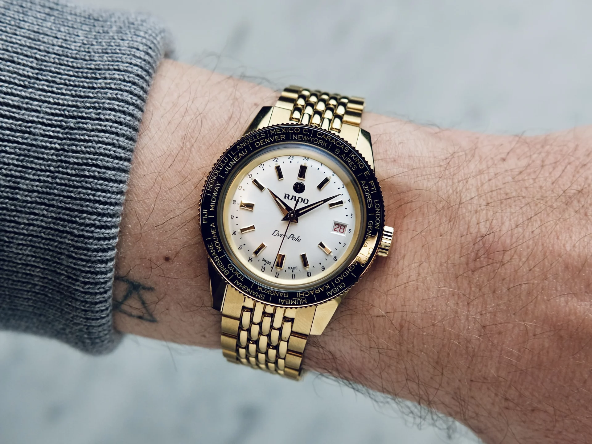 Rado Captain Cook Over-Pole PDV or édition limitée au poignet