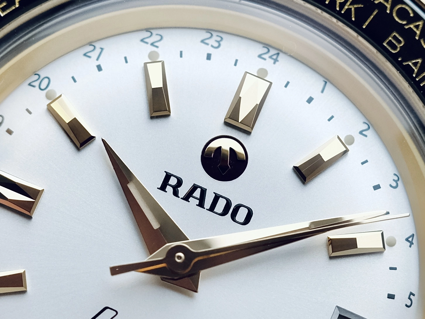 Rado Captain Cook Over-Pole PDV or édition limitée détails du cadran