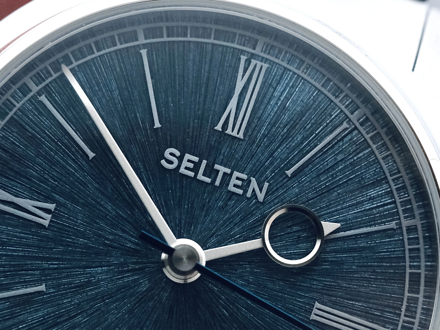 Selten Grand Feu Enamel Flare Moonstone cadran émaille détails