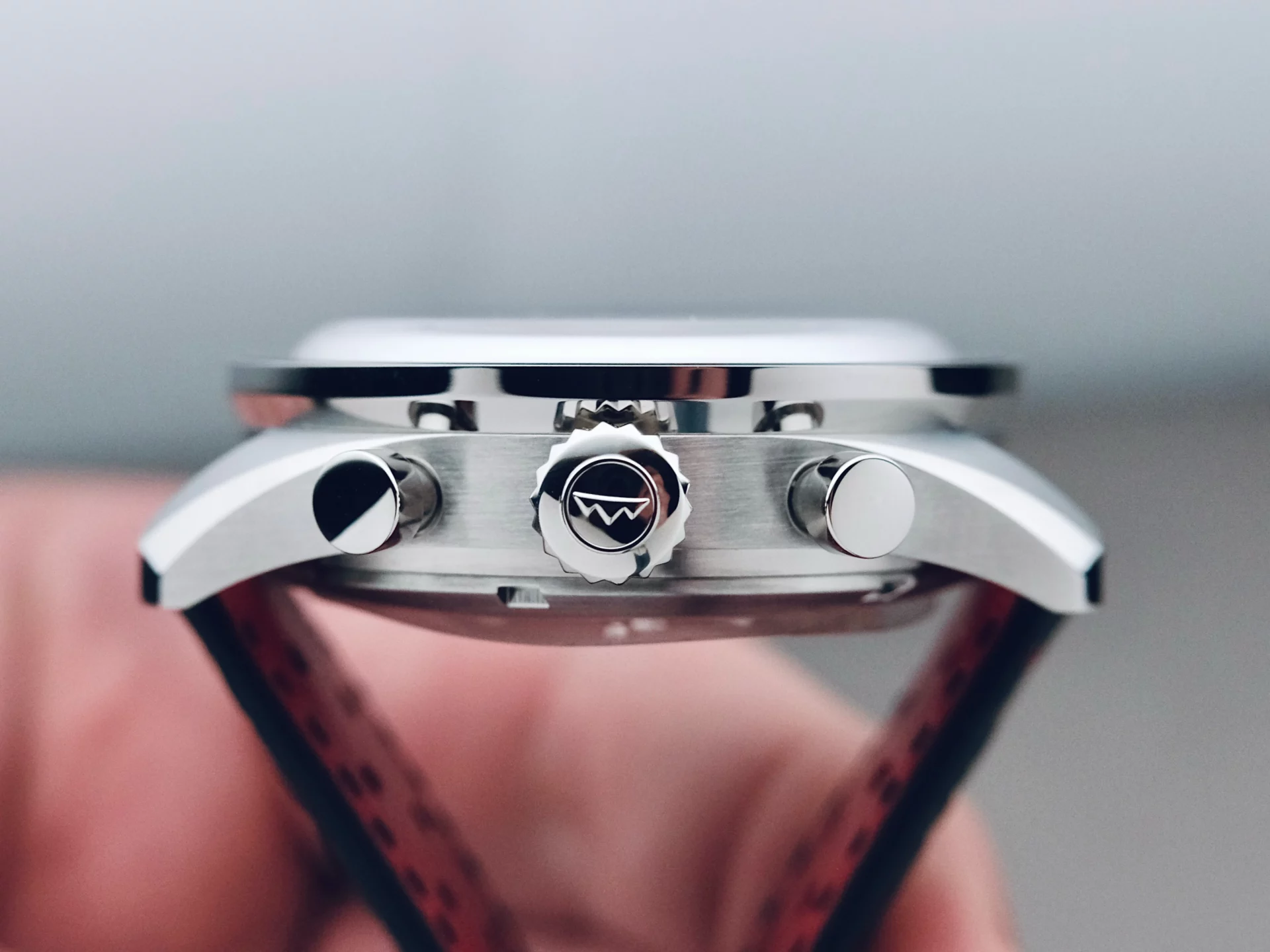 echo/neutra 1956 Chronograph White profile 