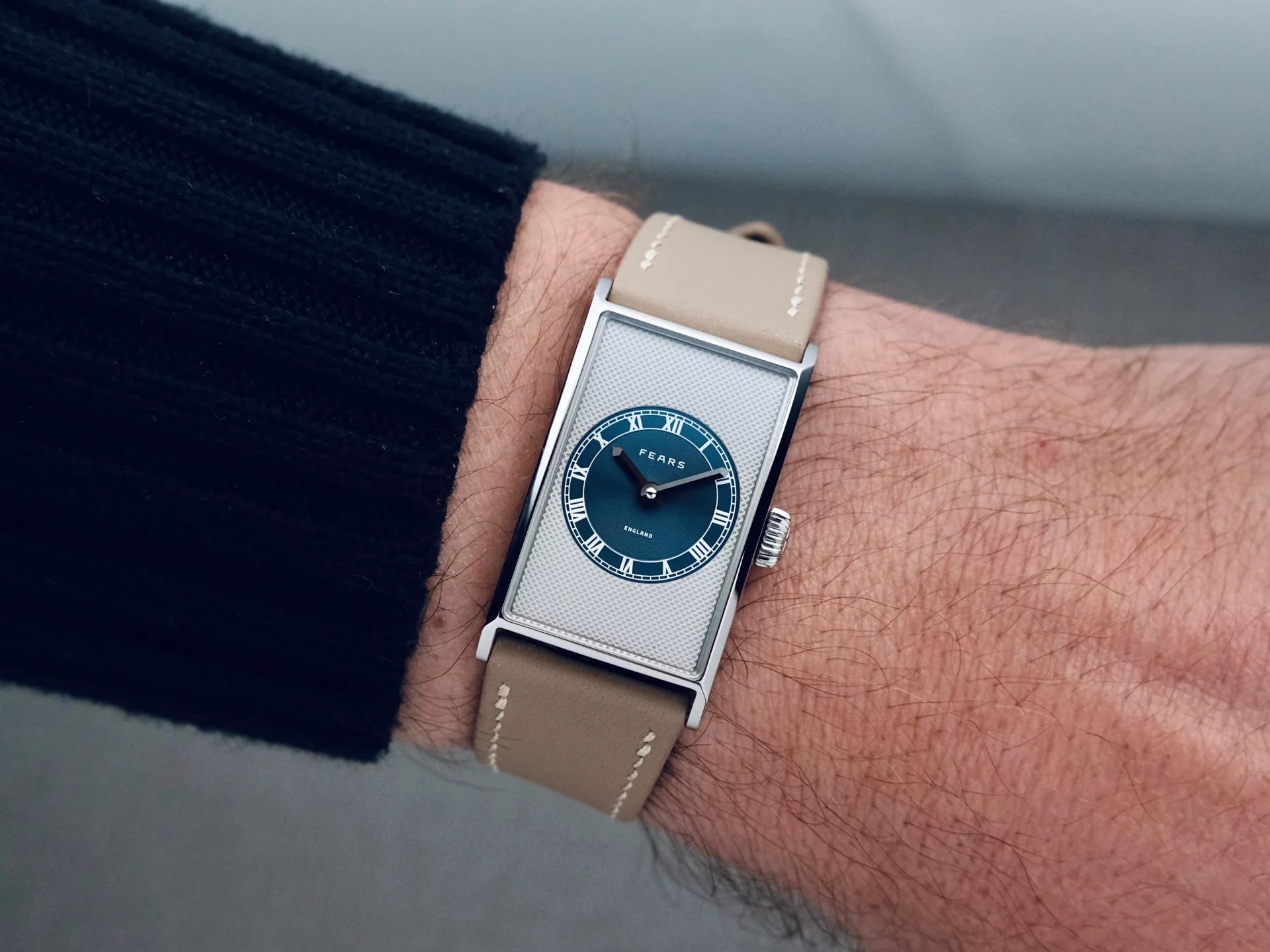 Fears Arnos Pewter Blue au poignet