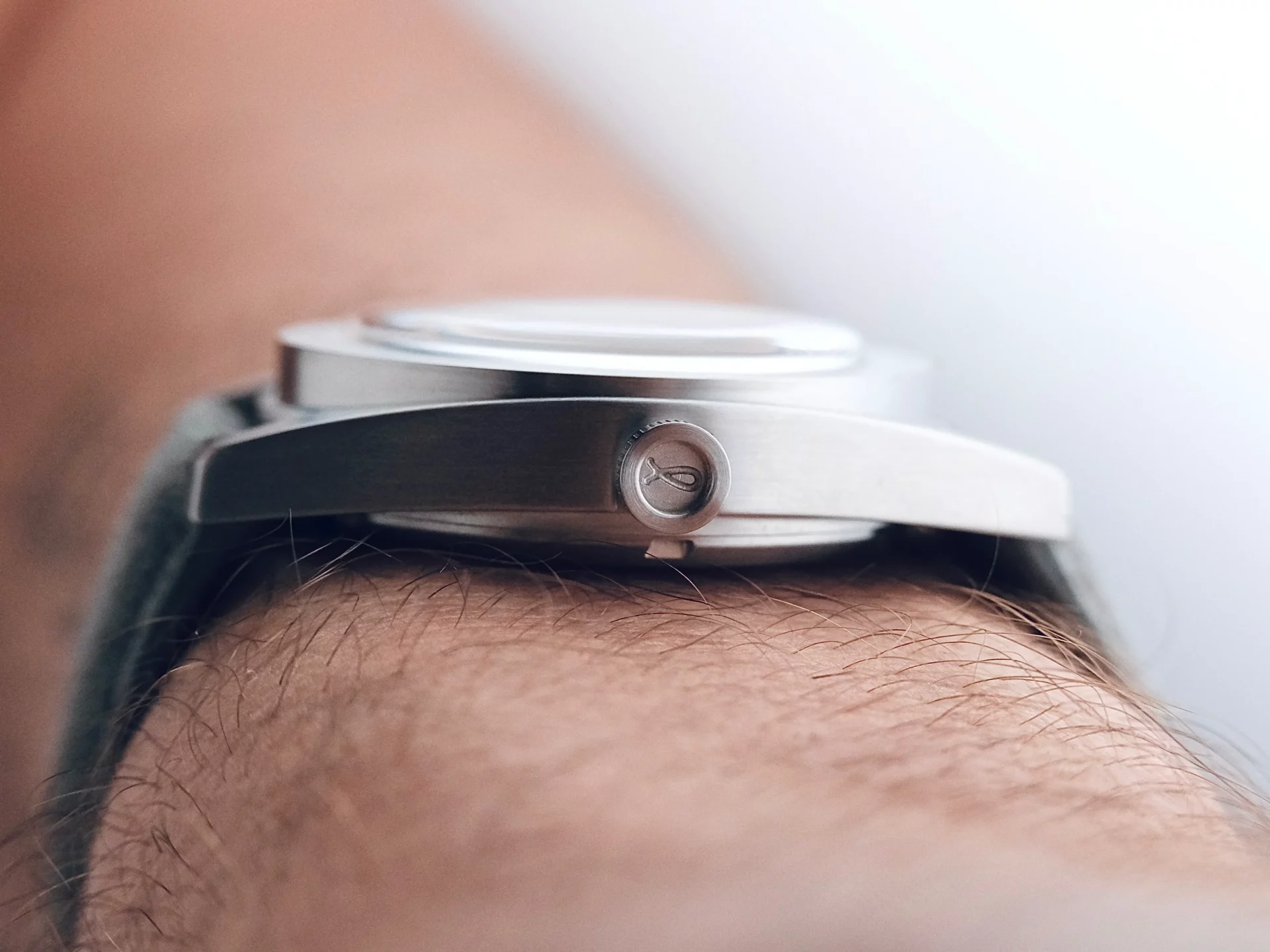 Lima GMT Transit Grey profile au poignet